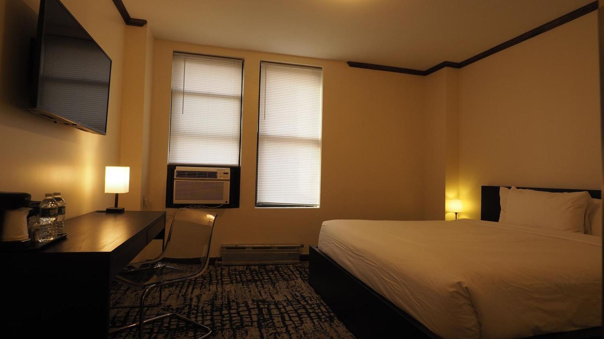 Hotel Night Broadway
