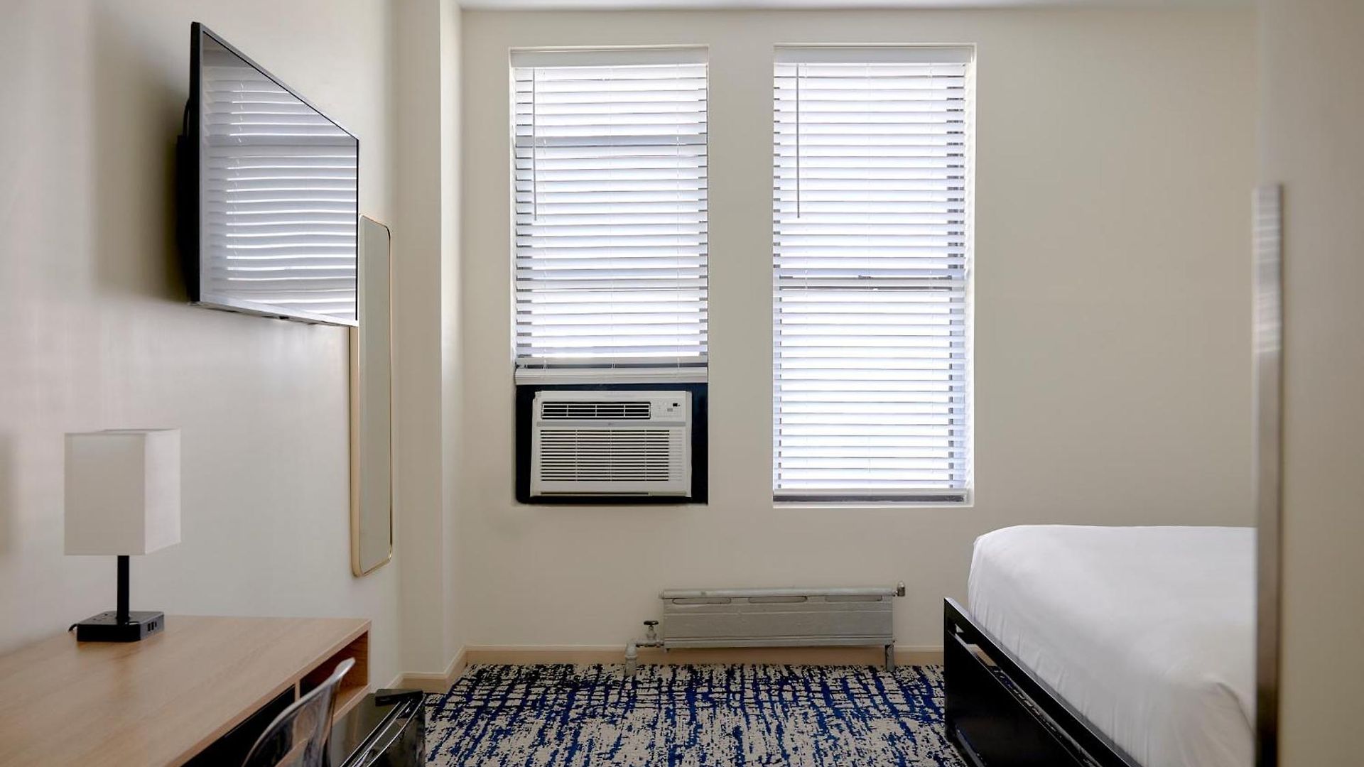 Hotel Night Broadway 3*