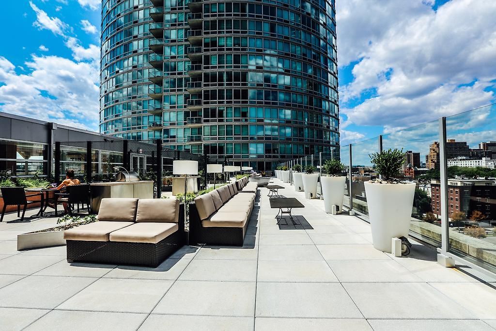 Liberty Towers - A Premier Furnished Apartment *