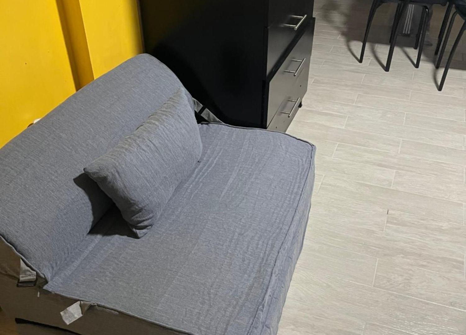 Homestay Large 3-bedrooms/2-bath Apt, One Block To Train *