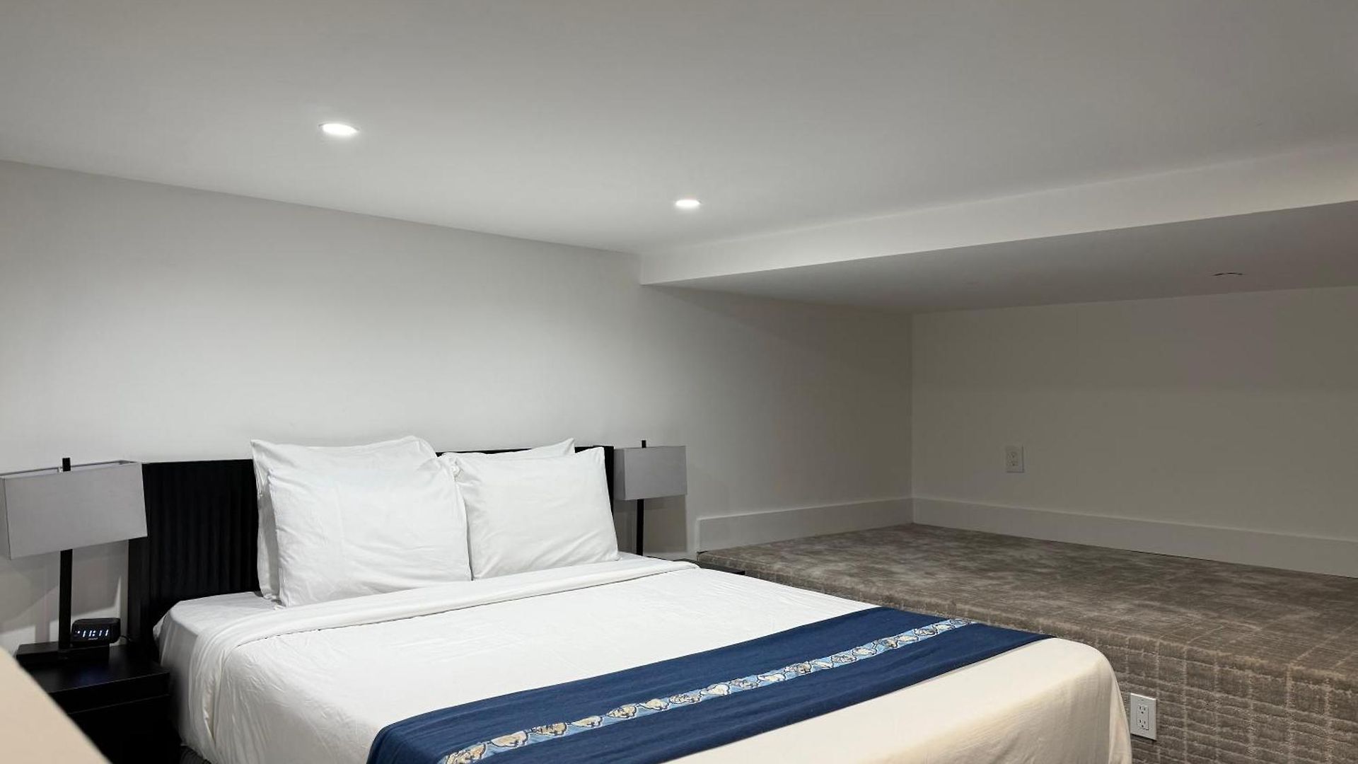Nova Brooklyn Hotel 3*