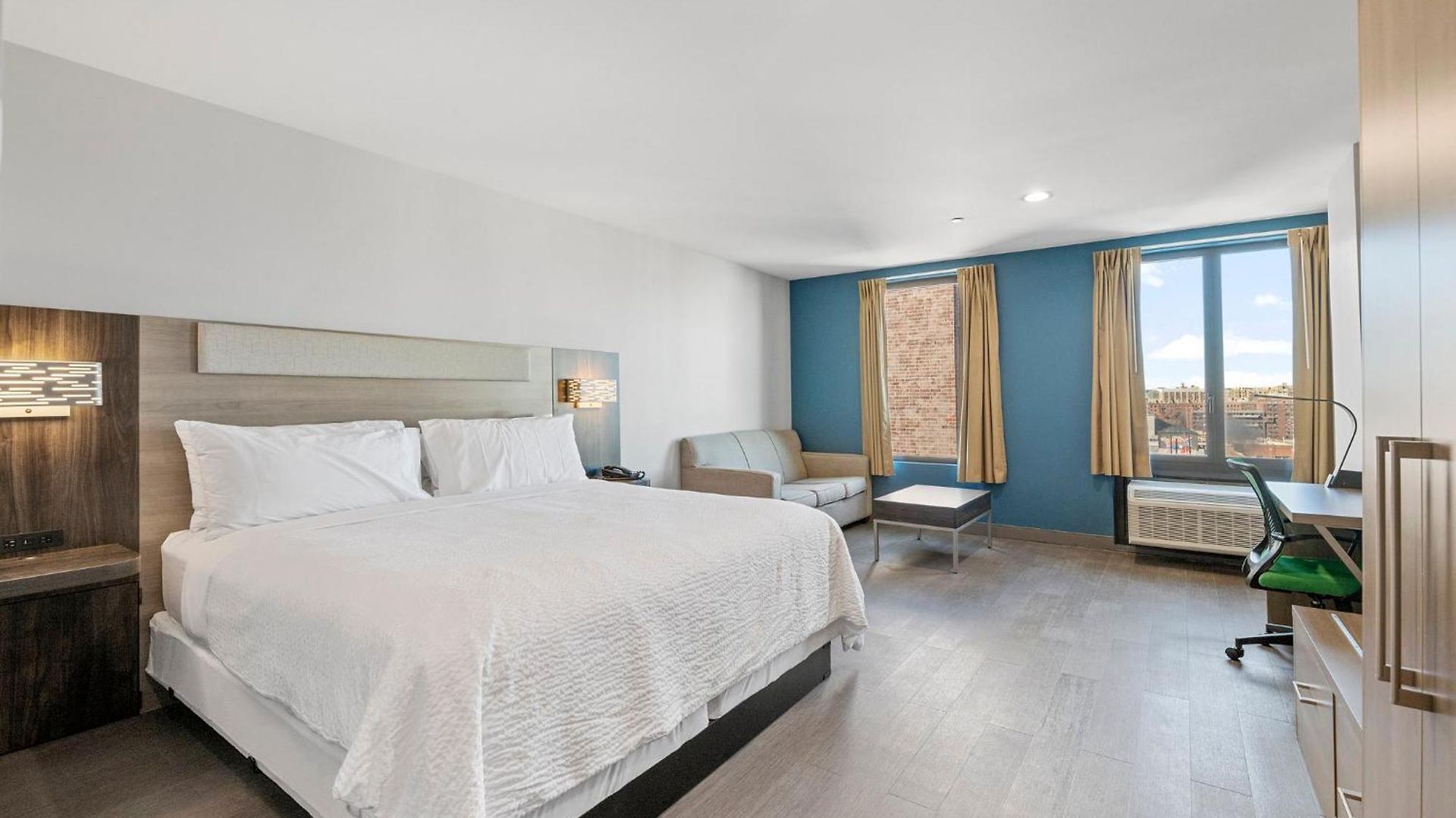 Express & Bronx - Barnabas Area By Ihg