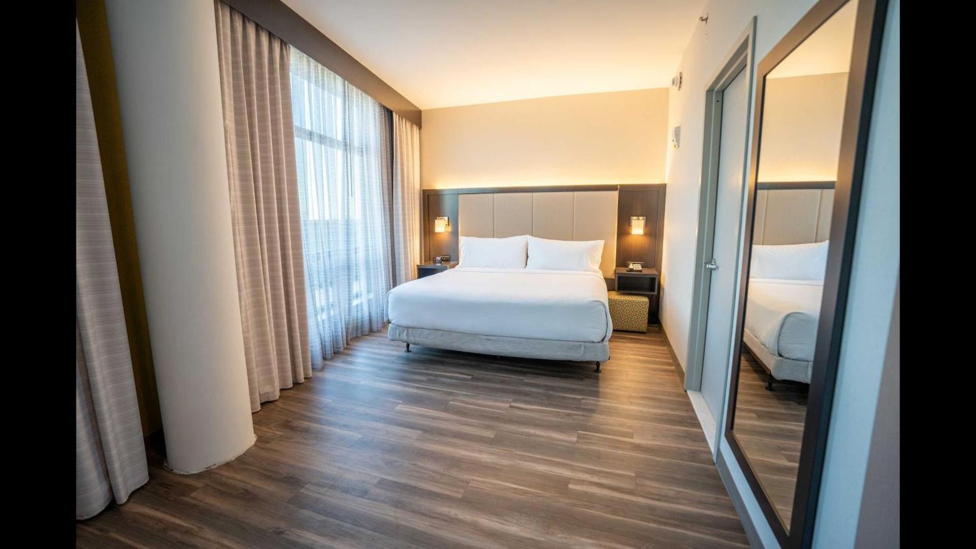 Express Long Island E - By Ihg New York