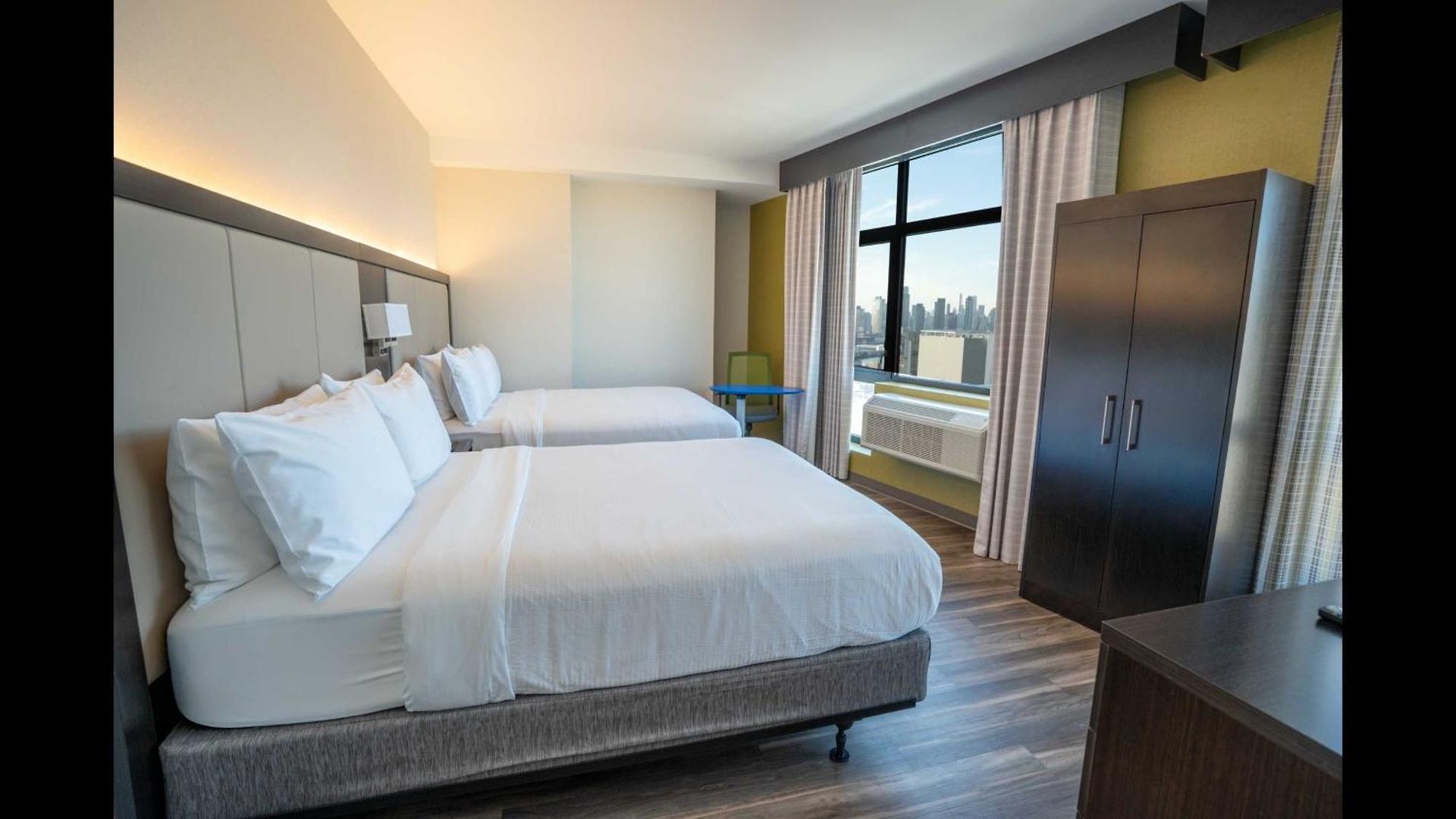 Express Long Island E - By Ihg New York