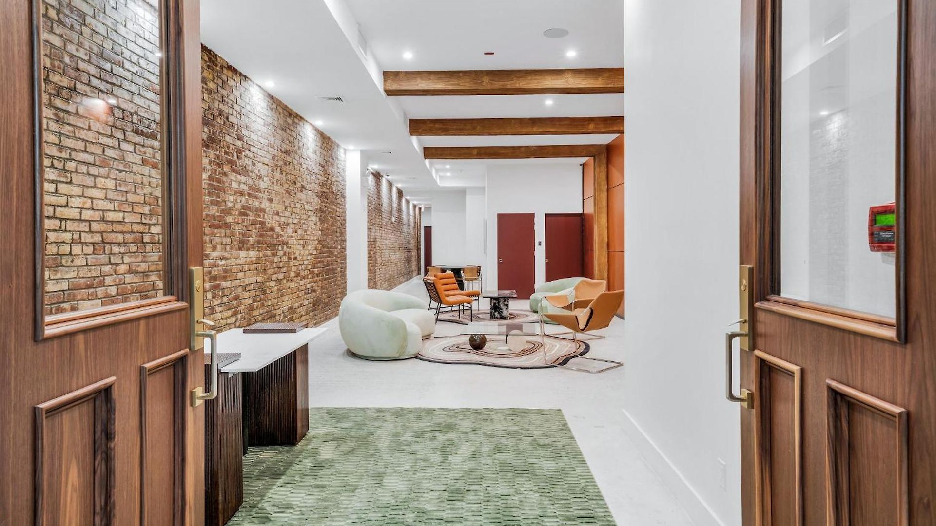 Landmarked Nyc Townhome - Sleeps 10 -group-friendly Hotel *