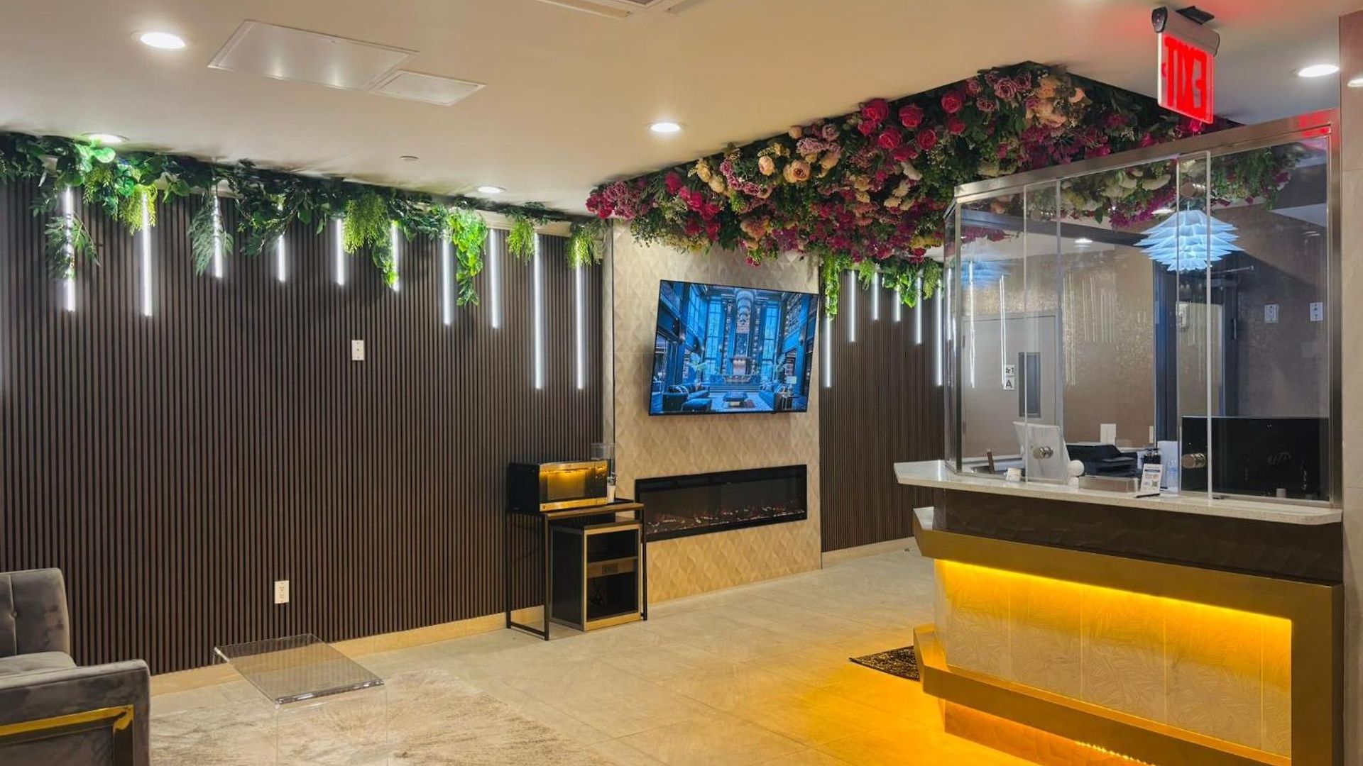 Liv Bronx Grand Opening Hotel 4*