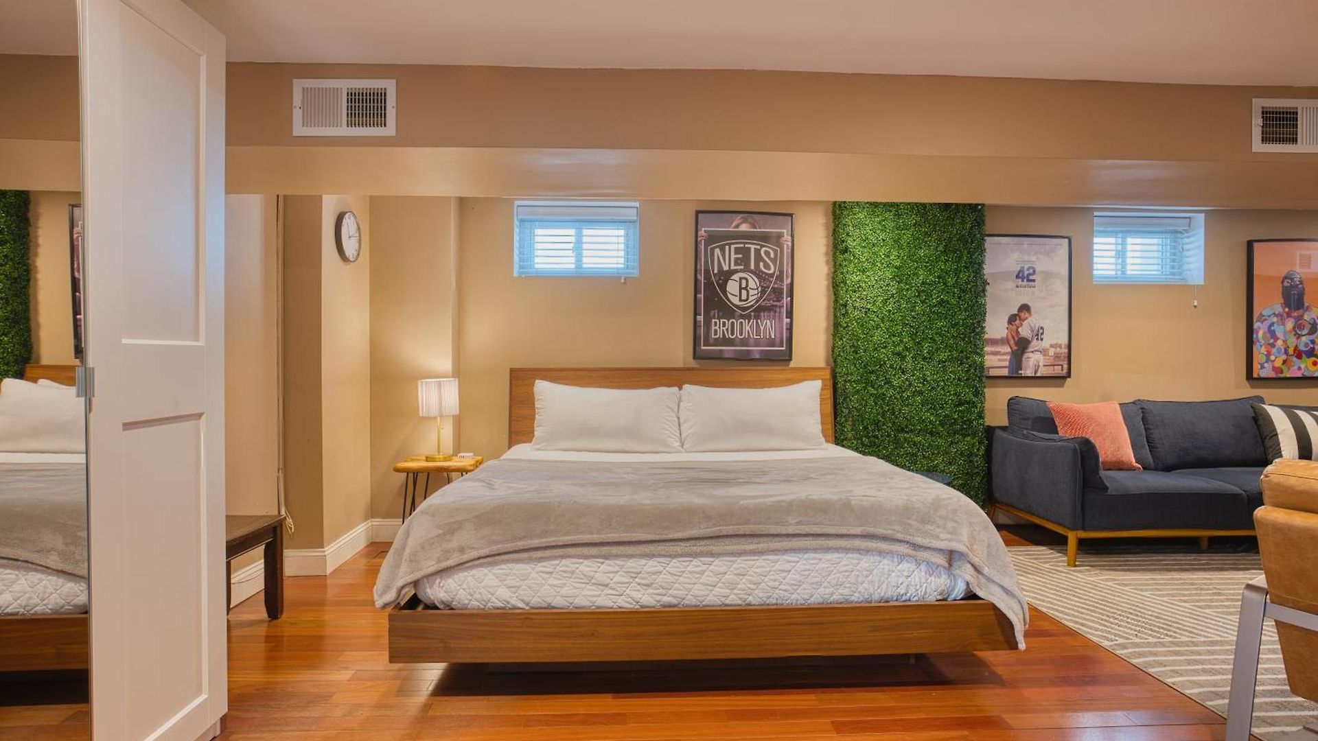 Holiday home Brooklyn Gem 3 Blocks To Prospect Park - 3 King Beds 1 Queen, Free Parking,