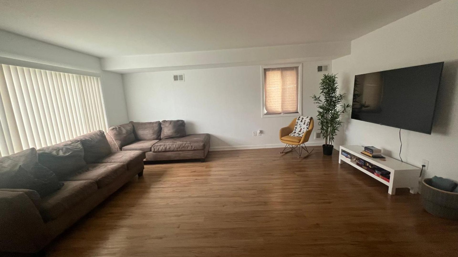 House 2car Parking Subway Jfk Usb *