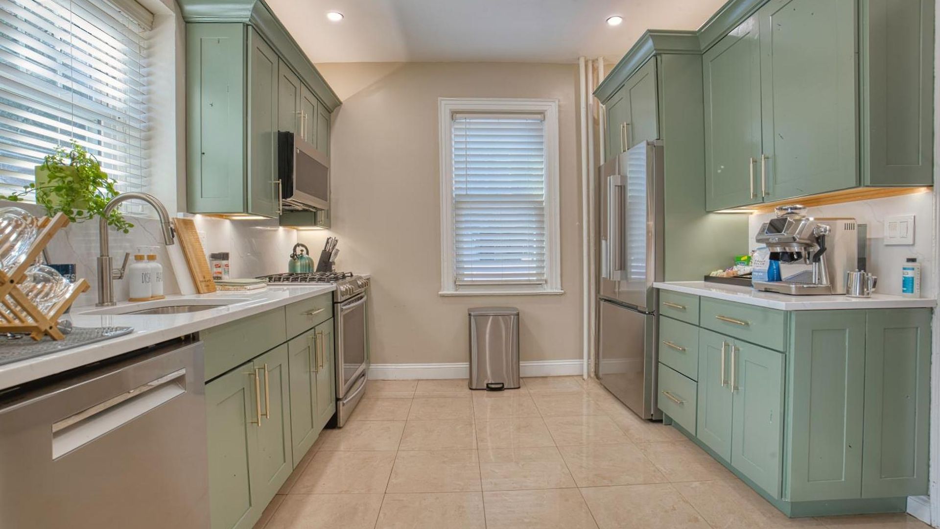 Brooklyn Gem 3 Blocks To Prospect Park - 3 King Beds 1 Queen, Free Parking, Holiday home