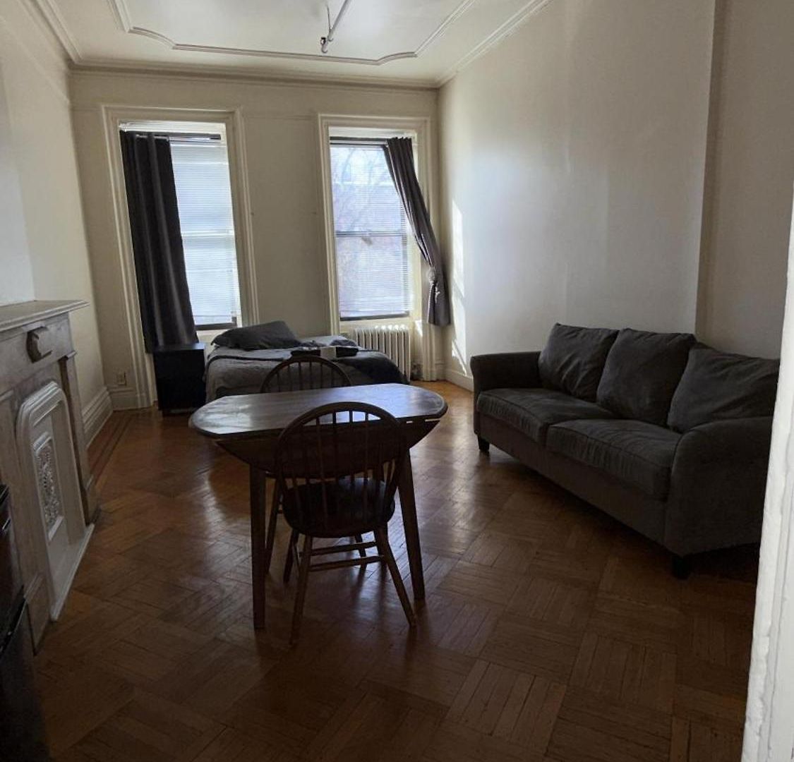 2 Guest house *