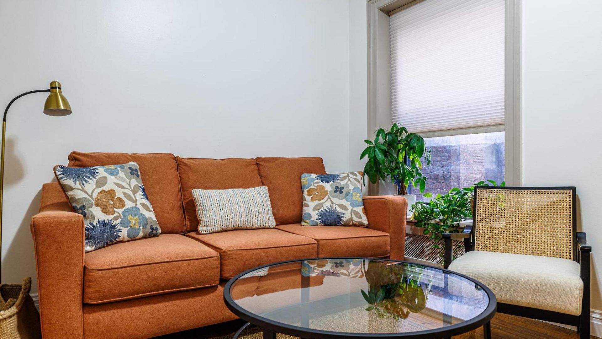 Inspire The Vibrant Energy Of Columbia Apartment *