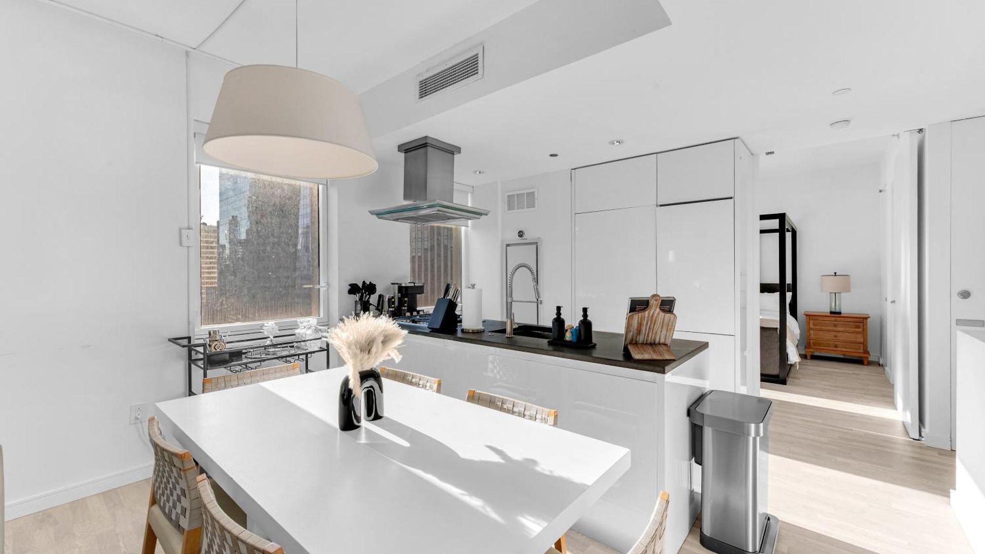 Lavish Two-story Retreat In The Heart Of Manhattan New York