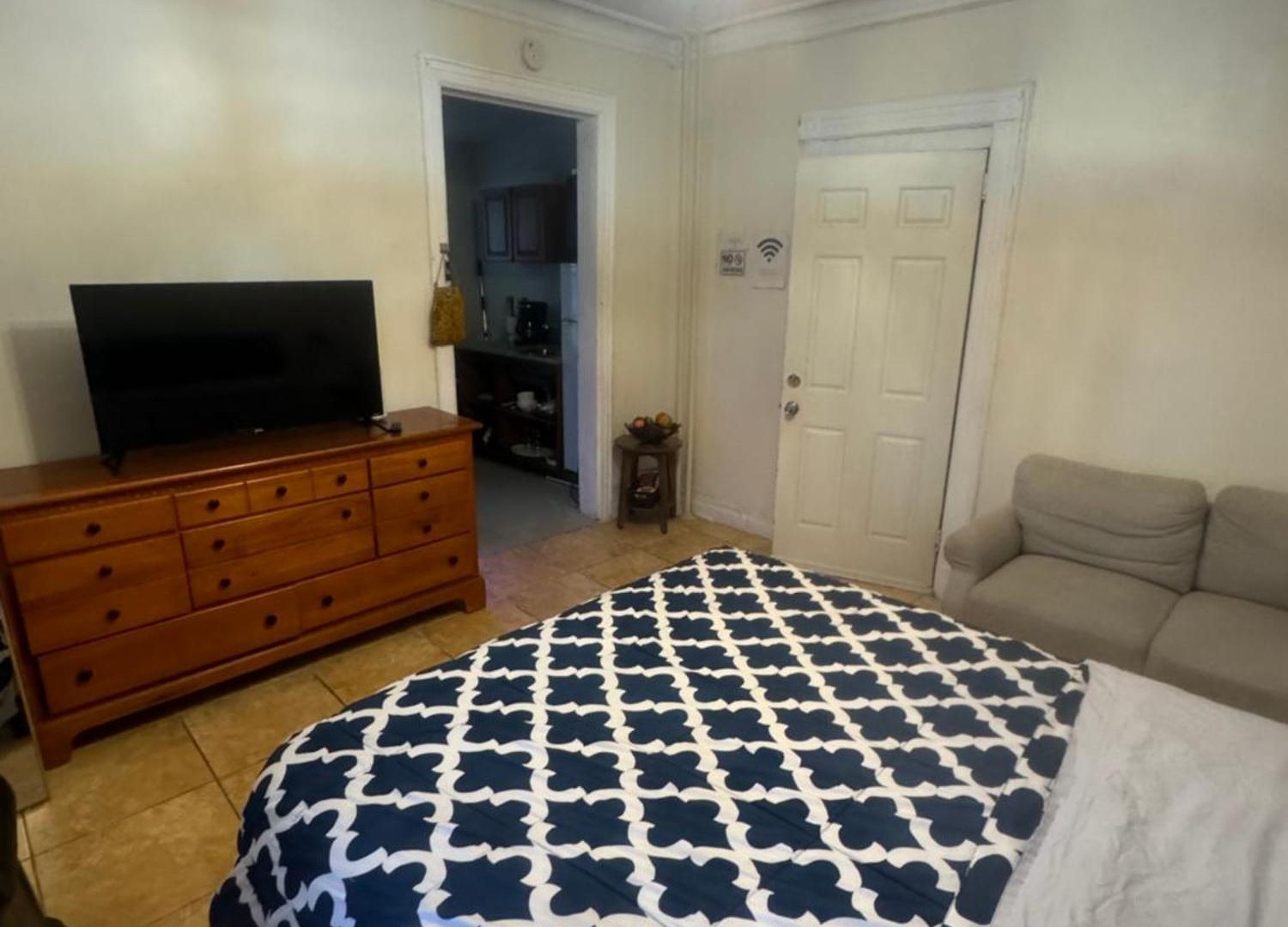 *private* 5 Minutes From Lga/ Us Open Apartment *