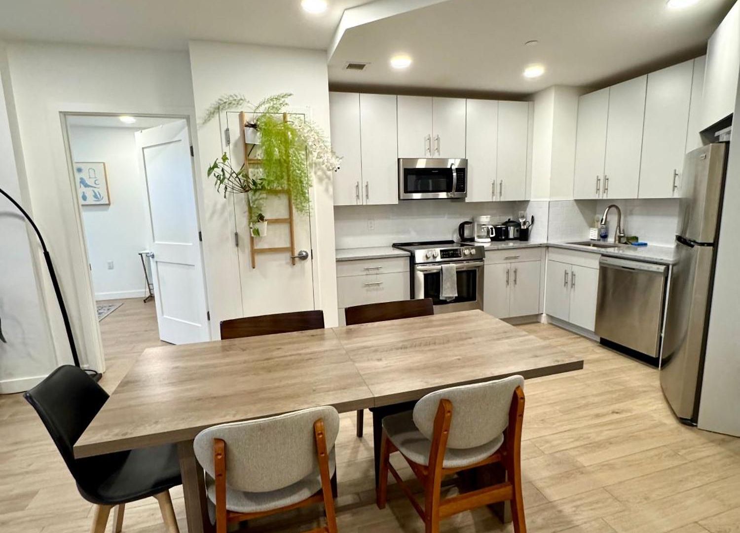 Peaceful Quiet Spacious New Modern Penthouse 3-bedroom With A Balcony New York