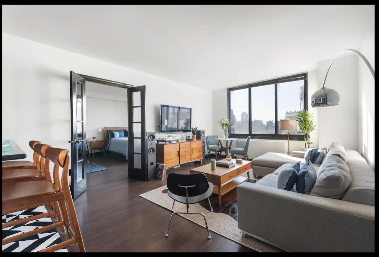 Doorman! High Floor! Views! Elevator! Free Gym!