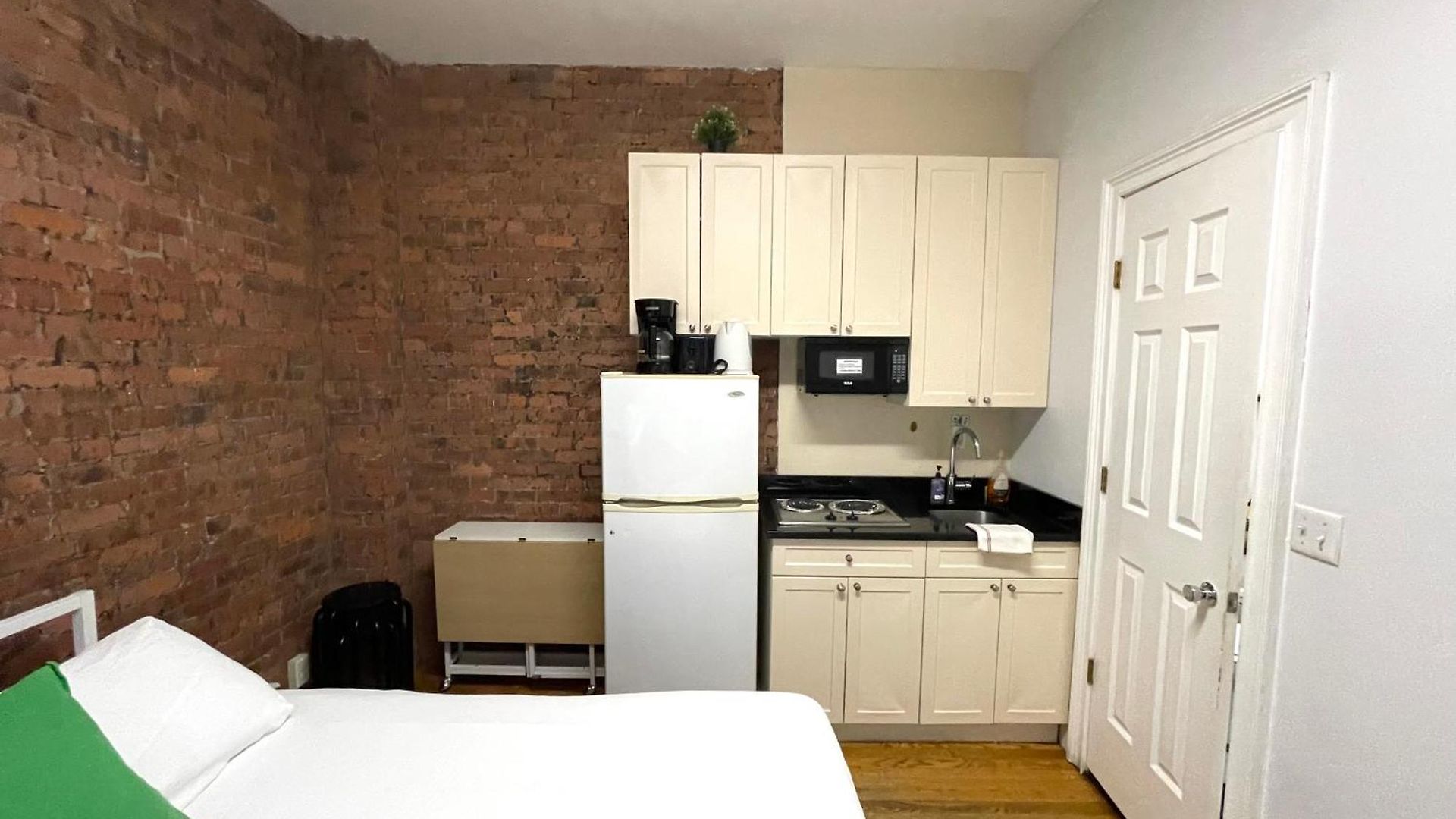 Empire State & Nest Apartment New York