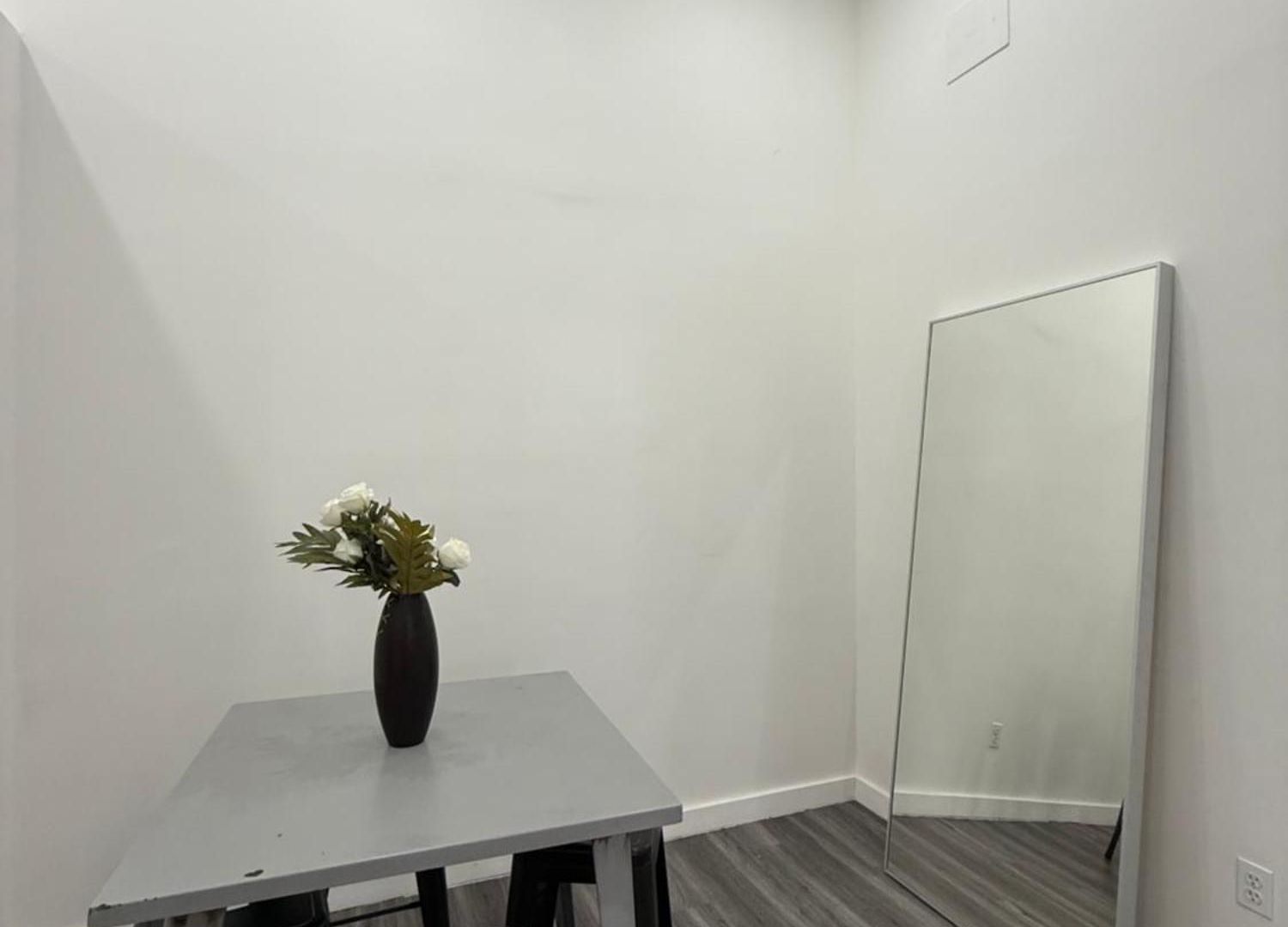 Apartment 31 Street Broadway