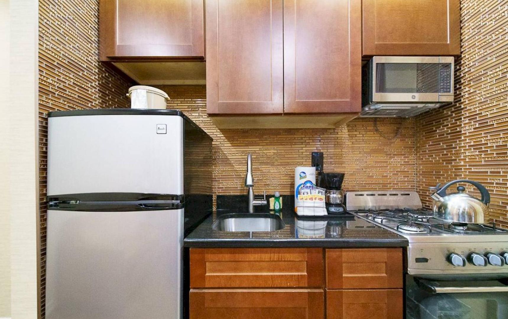 3br In Big Apple Apartment *