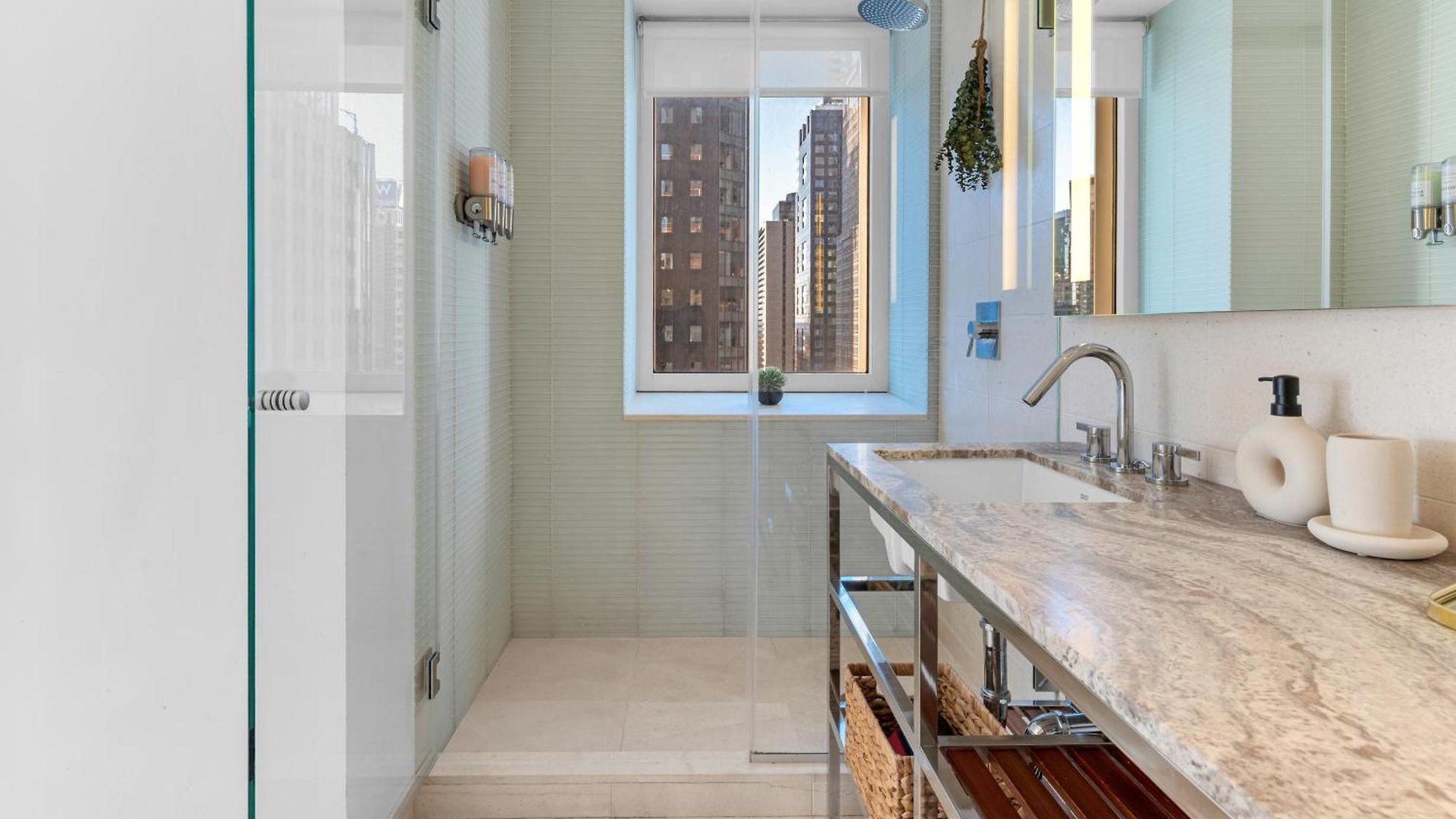 Lavish Two-story Retreat In The Heart Of Manhattan Apartment New York