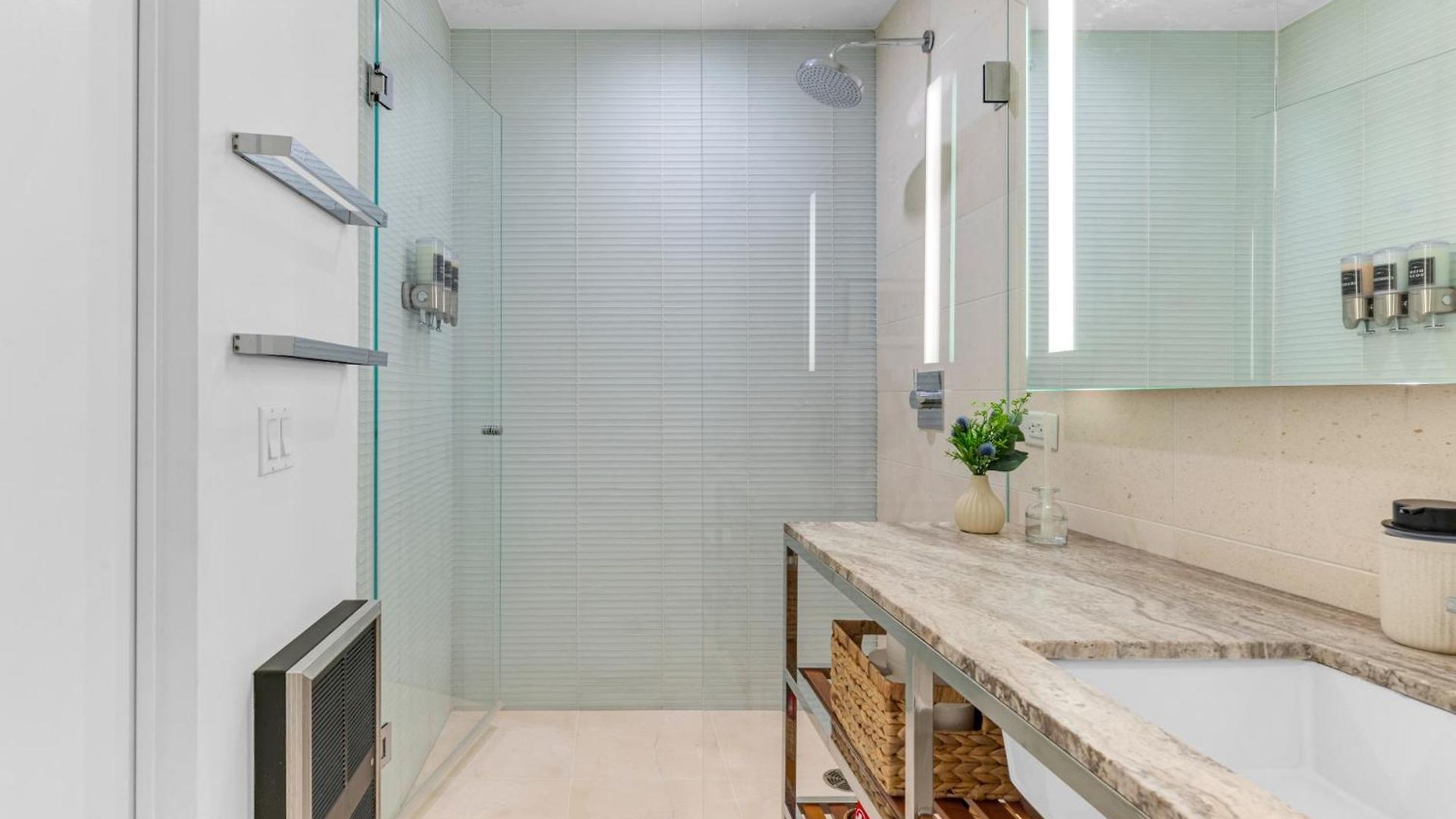 Apartment Elegant Midtown Retreat, Views, Steps To Times Square