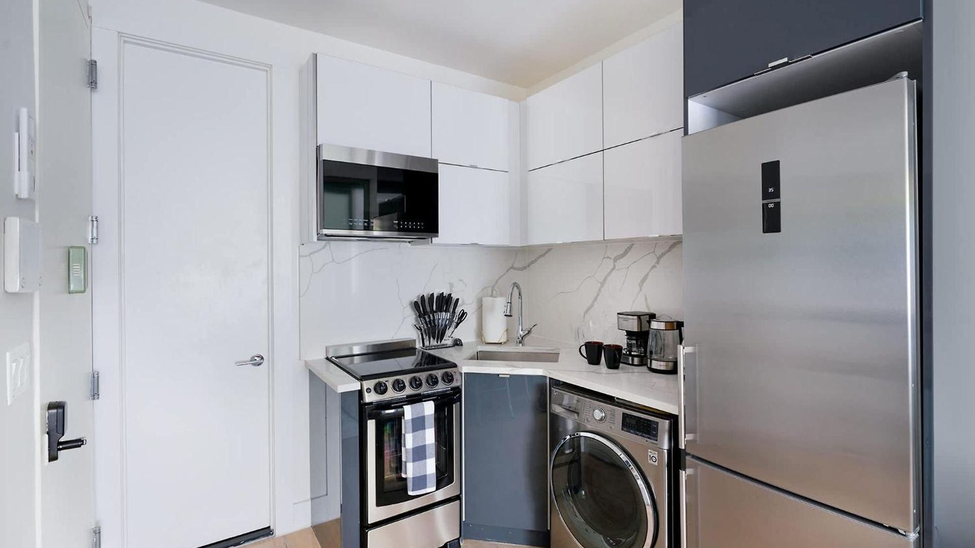 Apartment 78-4b New Quality 1br W&d In Unit Skylights