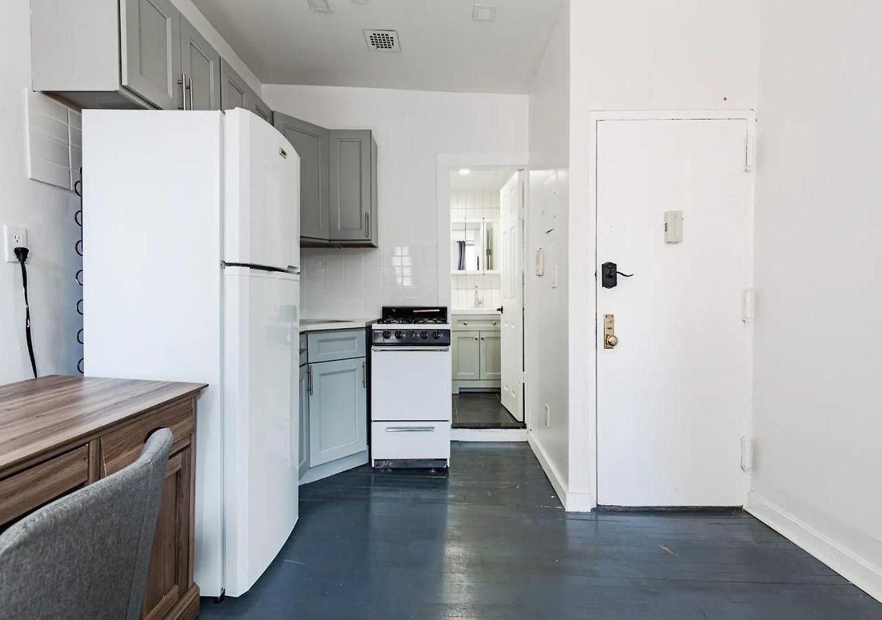 Cozy Studio! Steps To Park & Upper E Side!, June To Aug 90 Days Required Apartment *