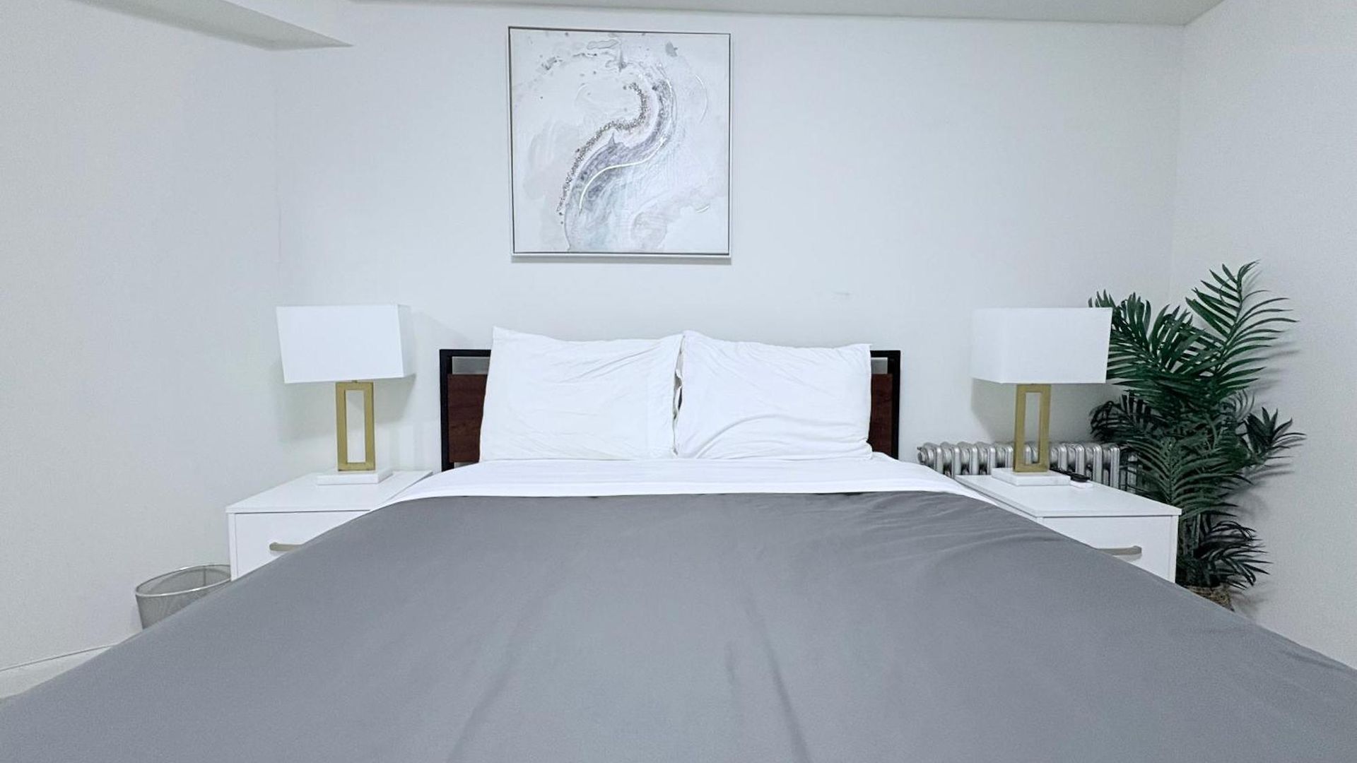 Park Plaza Apartment *