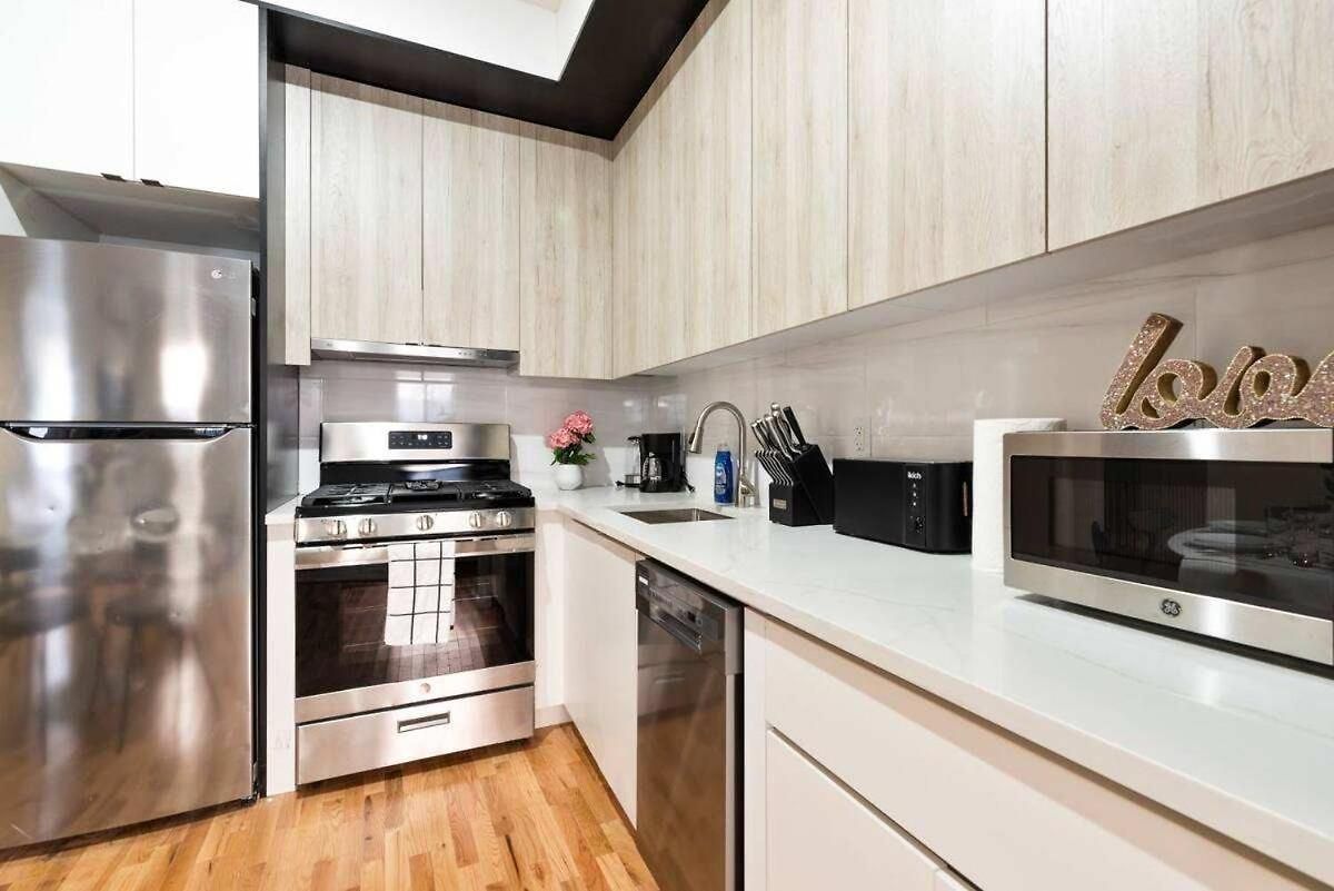 Luxury 3br Duplex W Private Patio In Upper East New York
