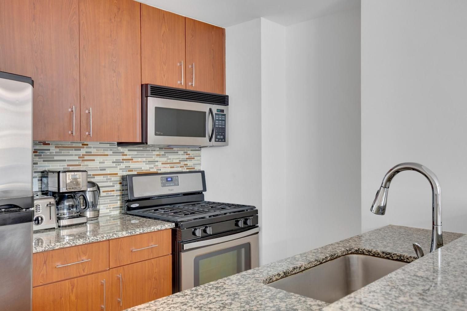 Apartment Chelsea 2br W Doorman Gym Nr High Line Nyc-678 *