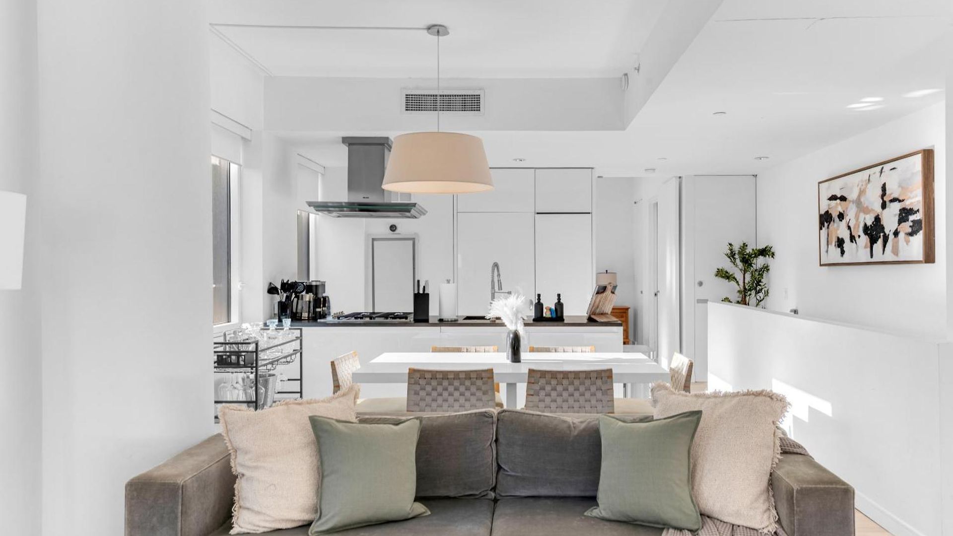 Apartment Lavish Two-story Retreat In The Heart Of Manhattan