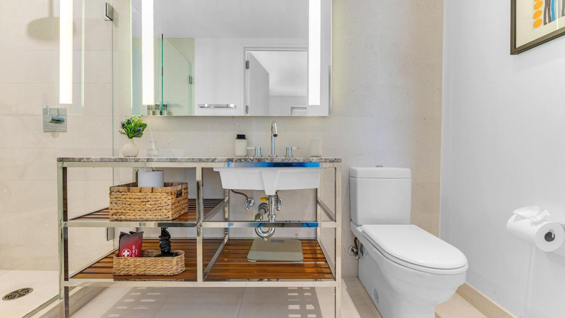 Elegant Midtown Retreat, Views, Steps To Times Square Apartment *