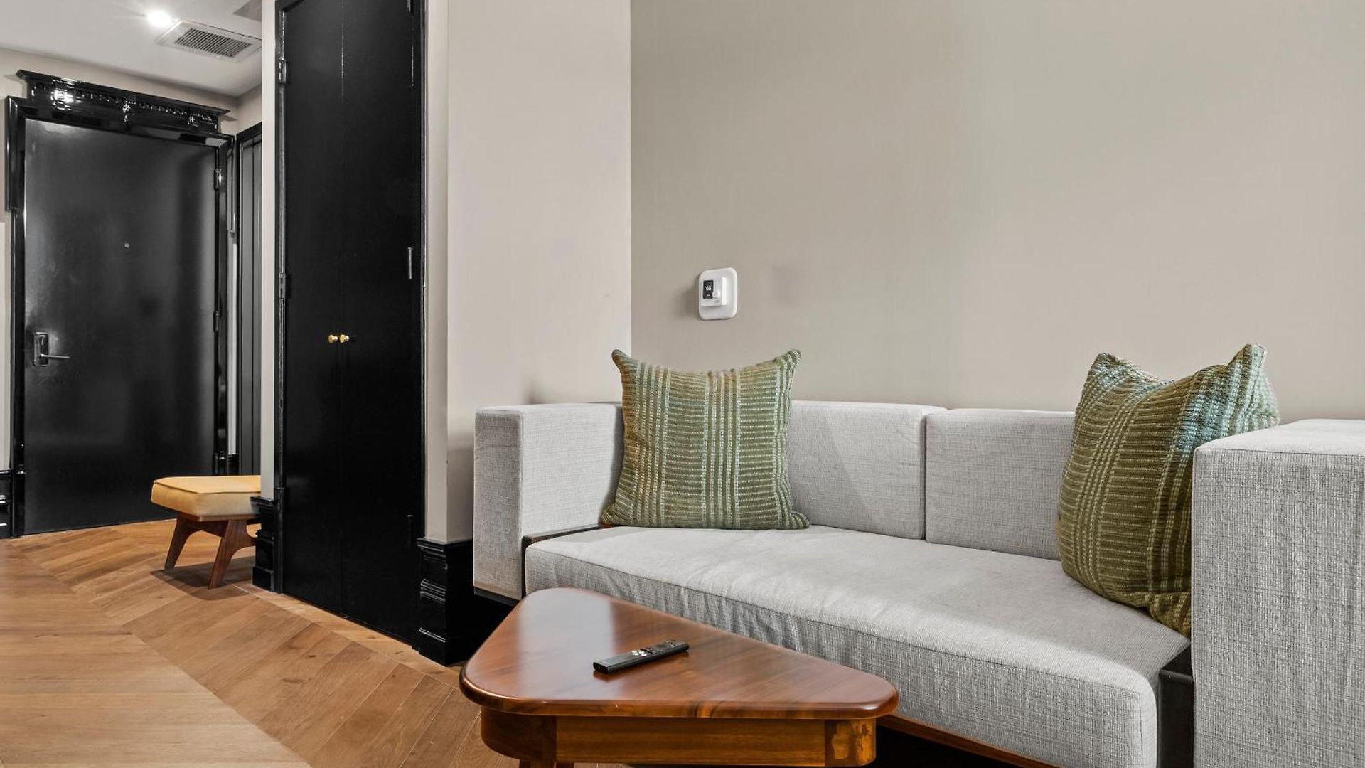 Freeman 602 By Rove Travel - With Shared Amenities