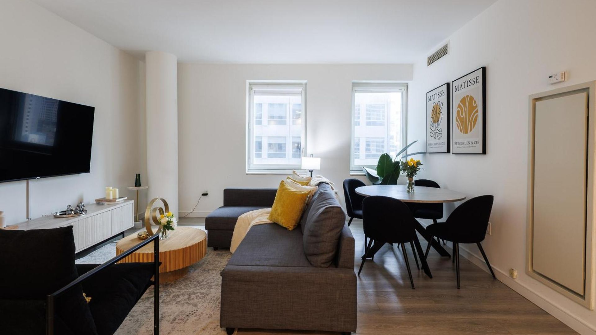 Stylish Nyc Haven Steps To Broadway & Dining Apartment *