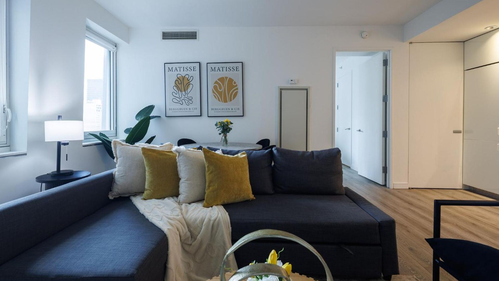 Stylish Nyc Haven Steps To Broadway & Dining Apartment *