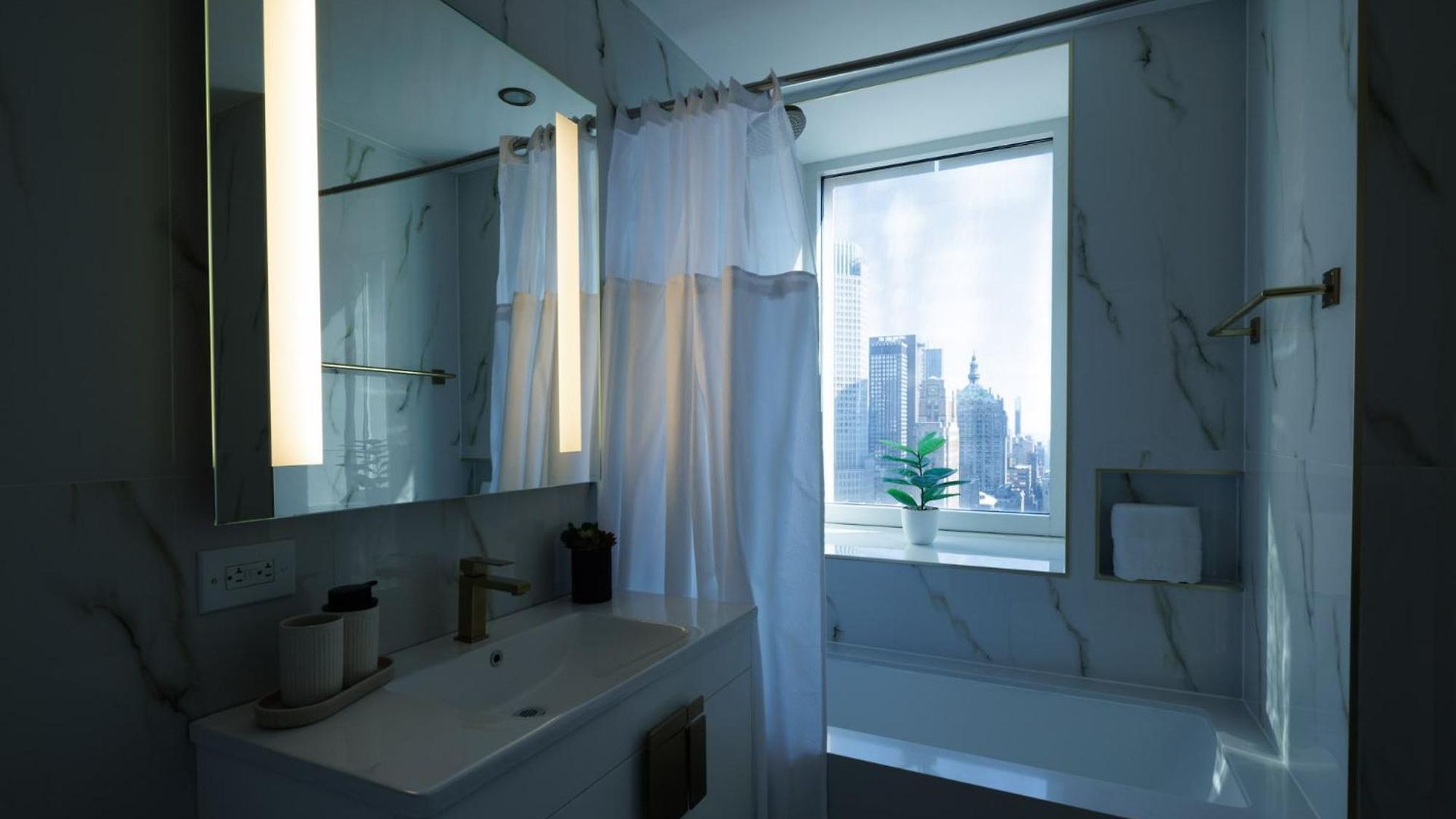 Rare Luxurious 1 Block From Time Square Apartment New York