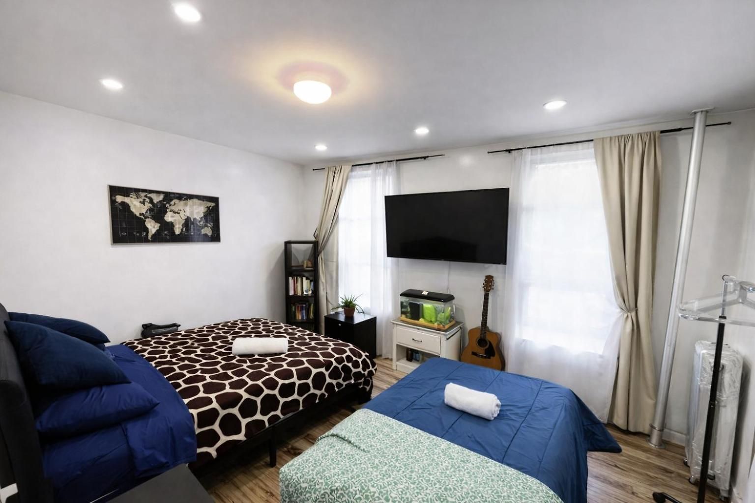 Next To Manhattan 2 Bedrooms - Subway 20 Steps, Manhattan 1 Stop Apartment *