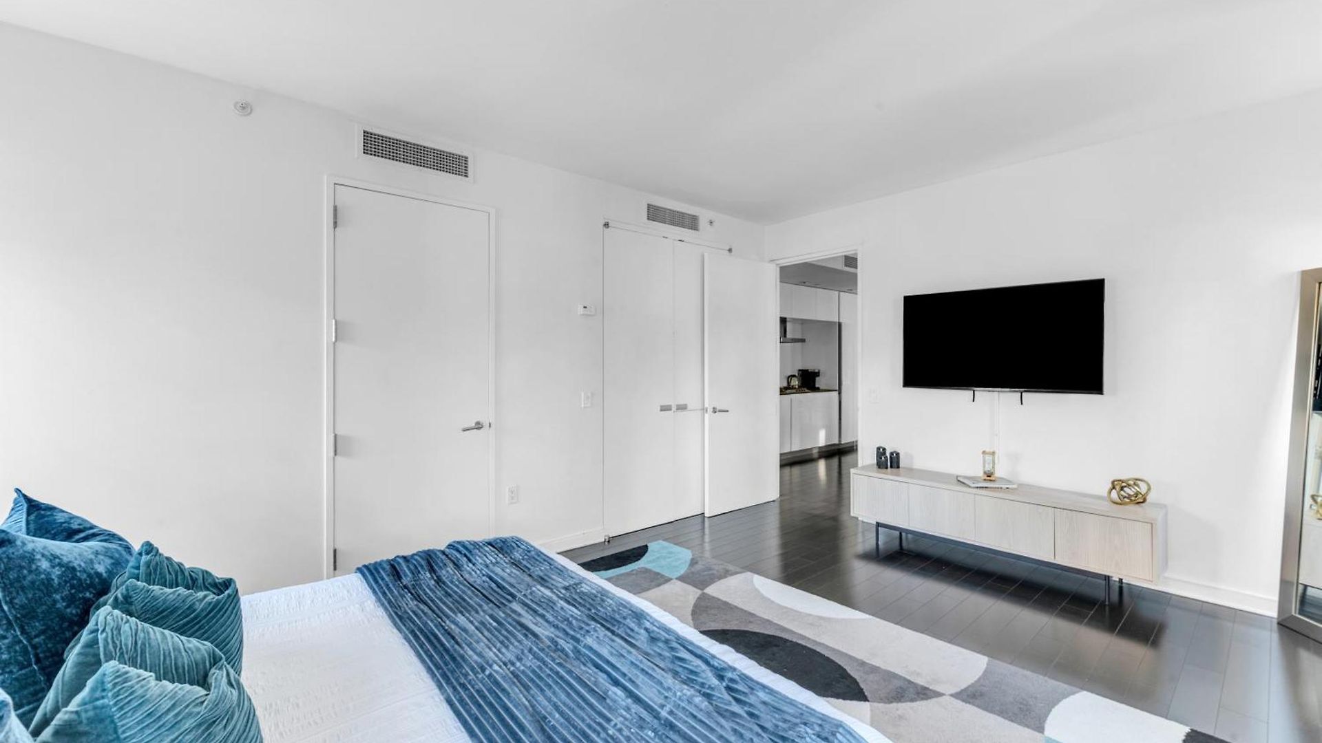 Apartment Elegant Midtown Retreat, Views, Steps To Times Square New York