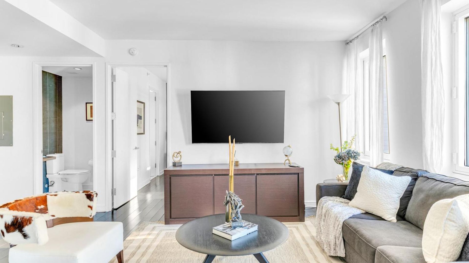 Elegant Midtown Retreat, Views, Steps To Times Square New York
