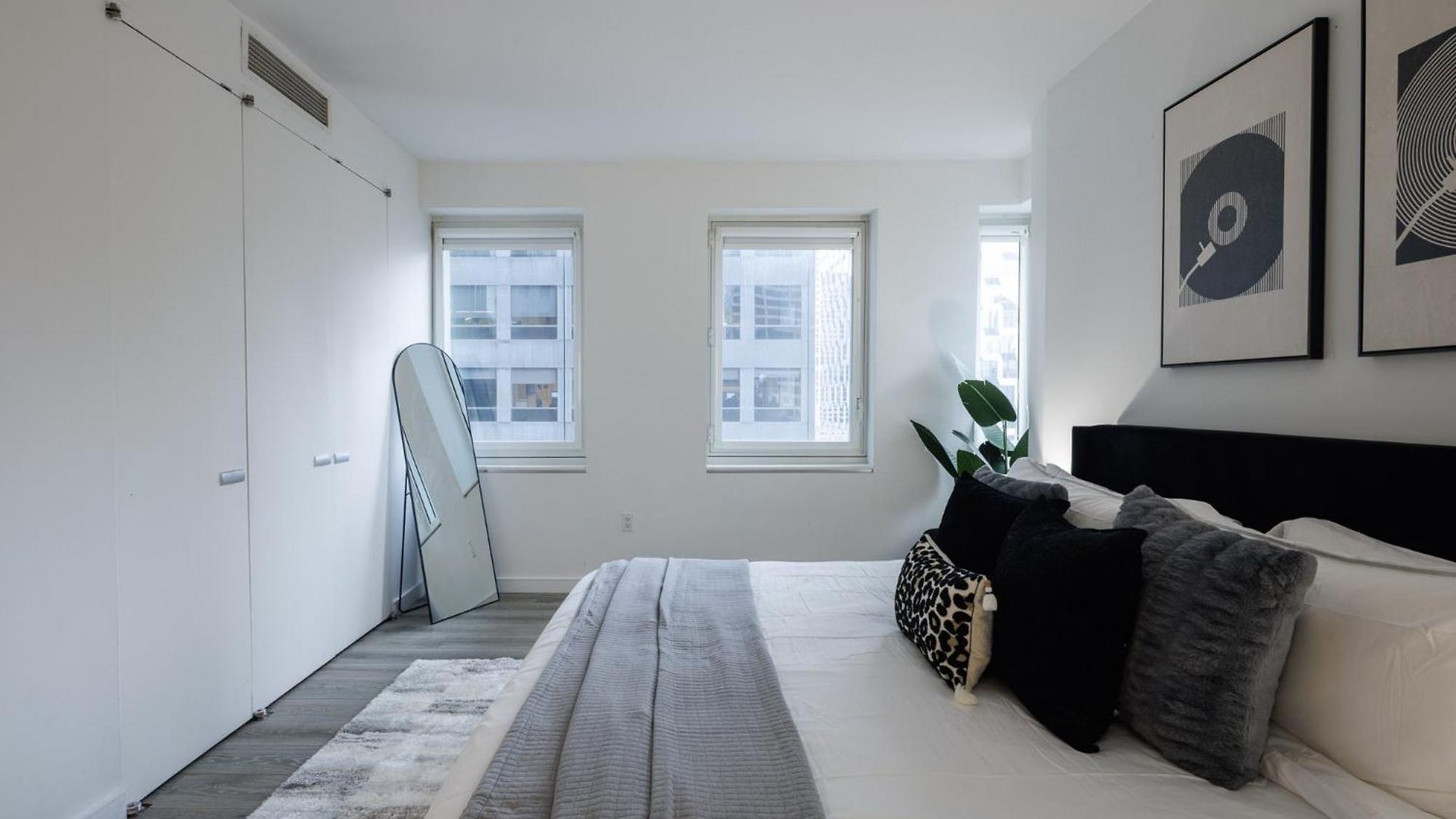 Stylish Nyc Haven Steps To Broadway & Dining Apartment *