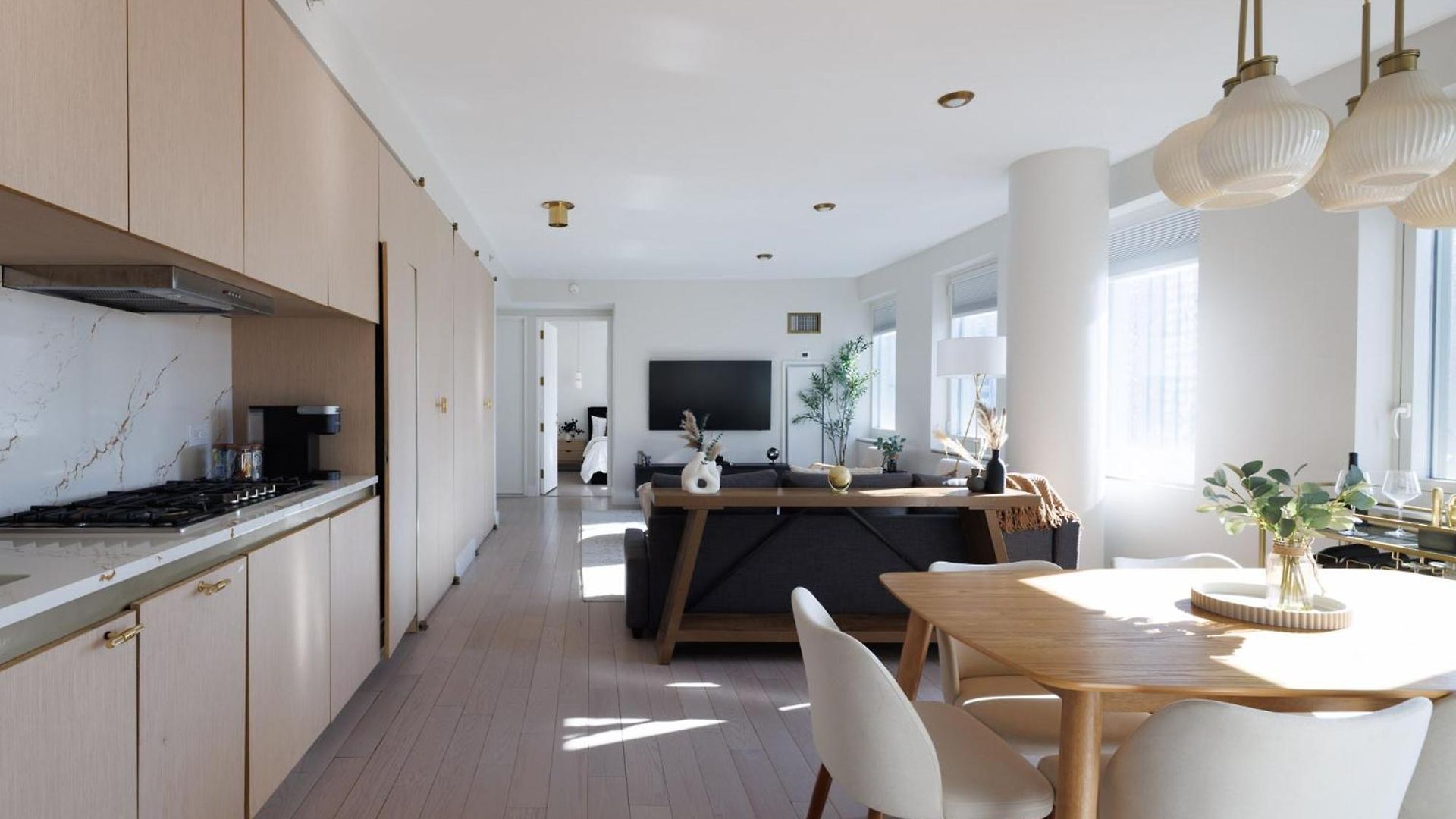 Rare Luxurious 1 Block From Time Square *