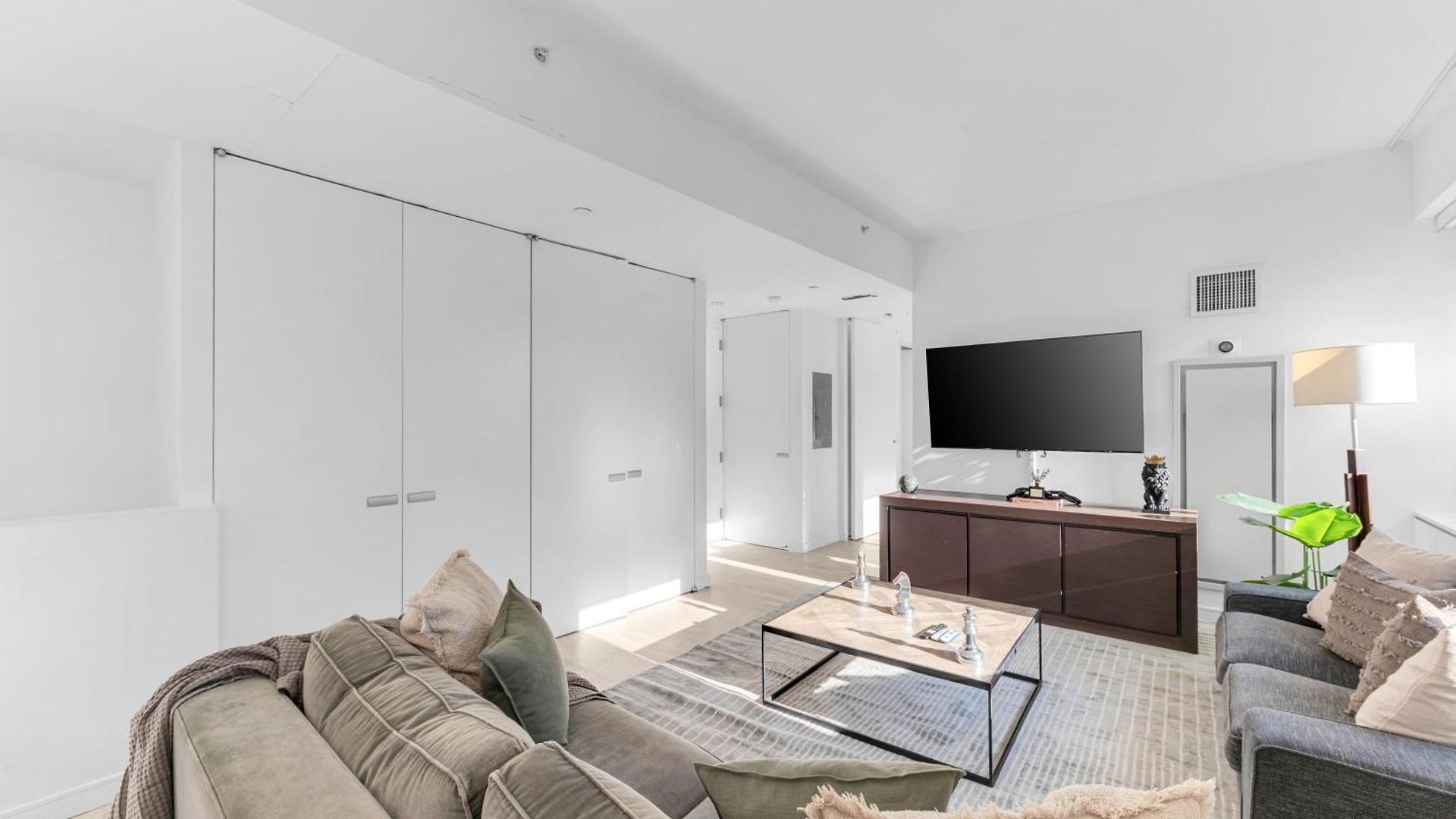 Apartment Lavish Two-story Retreat In The Heart Of Manhattan New York