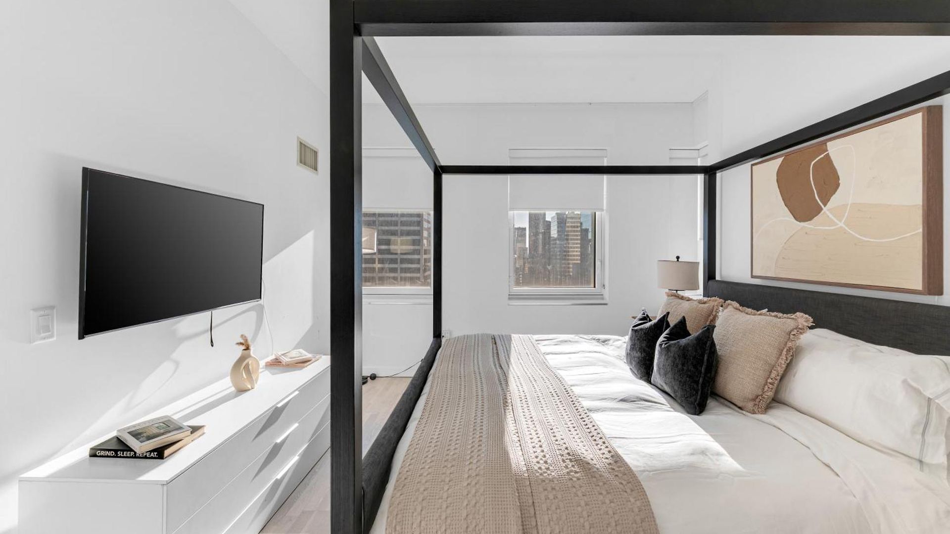 Lavish Two-story Retreat In The Heart Of Manhattan Apartment New York
