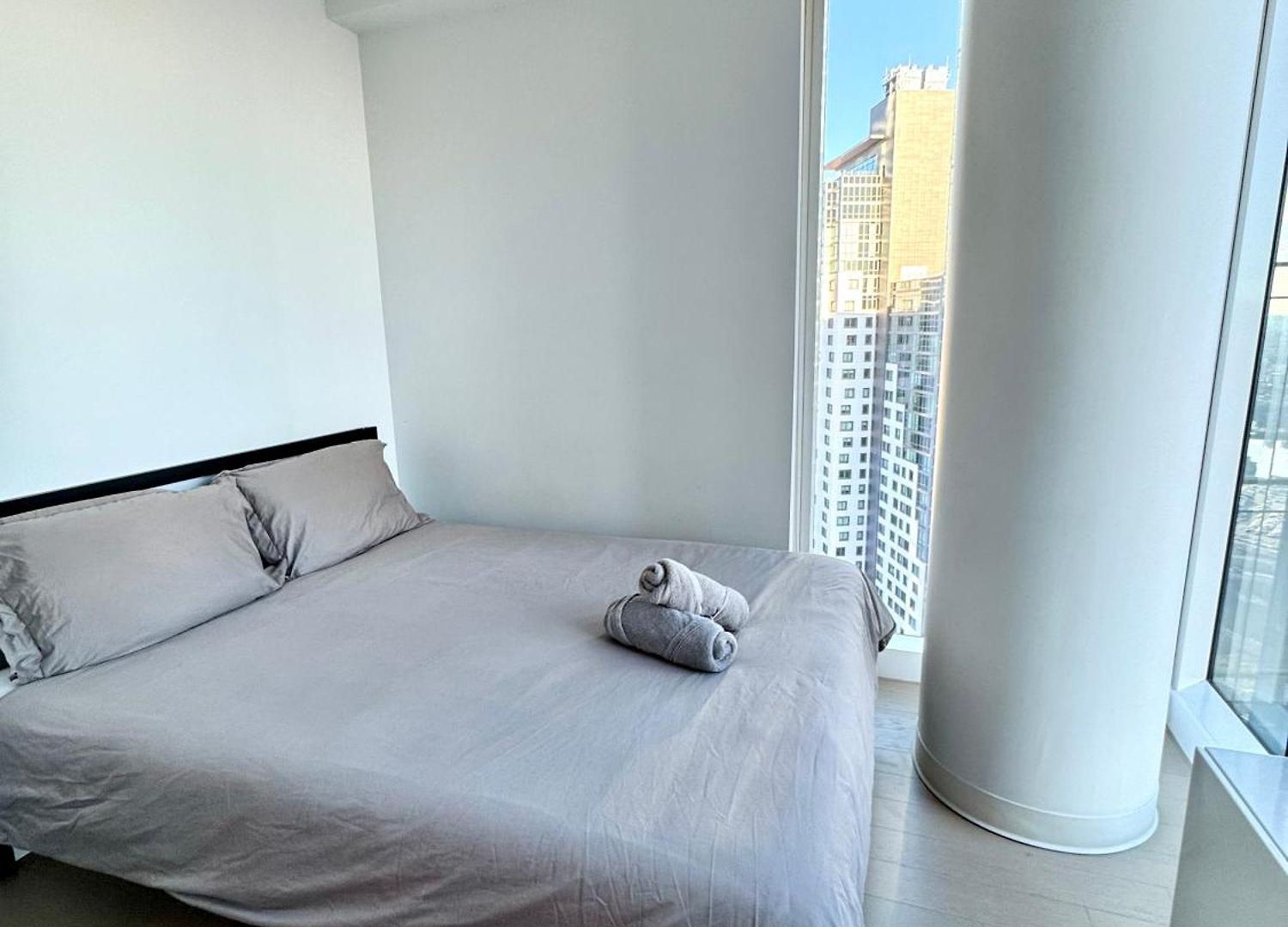 Luxury 2 Bedrooms 2 Bathrooms Corner Breathtaking Views Modern Retreat *