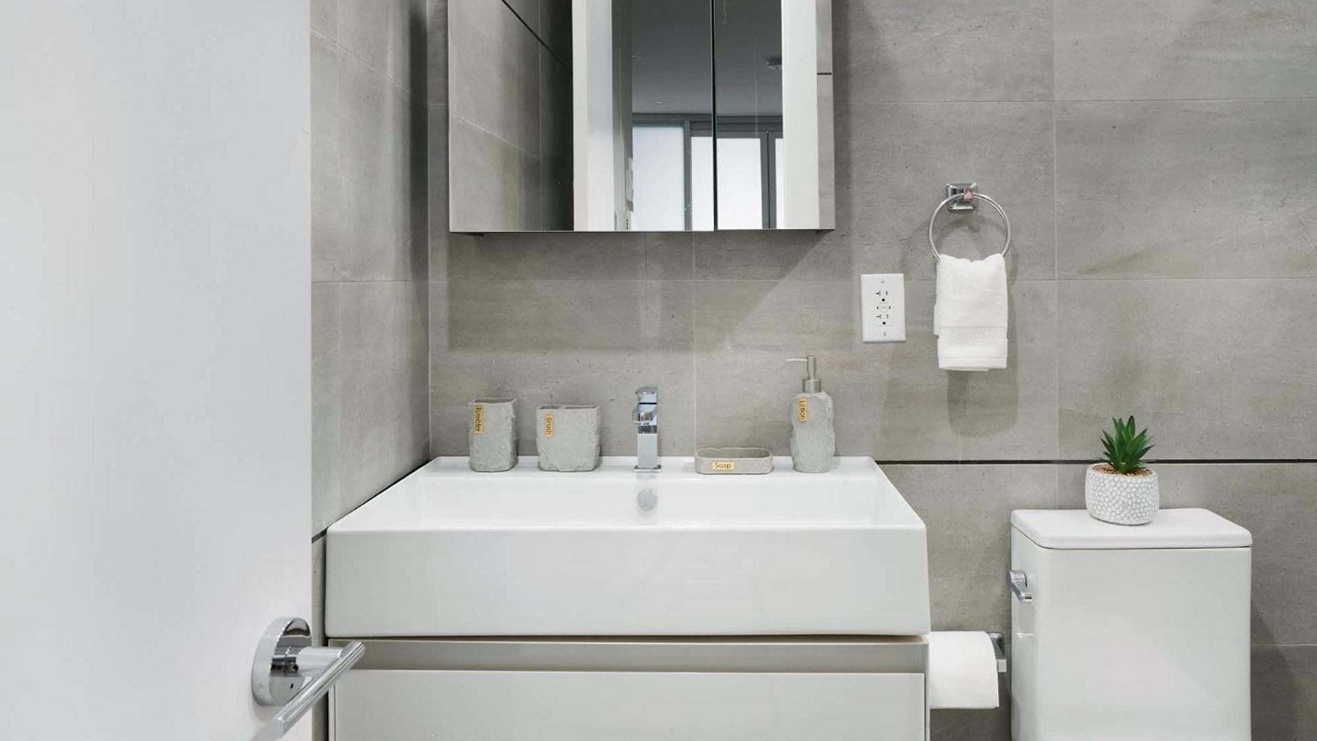Apartment 78-4b New Quality 1br W&d In Unit Skylights New York