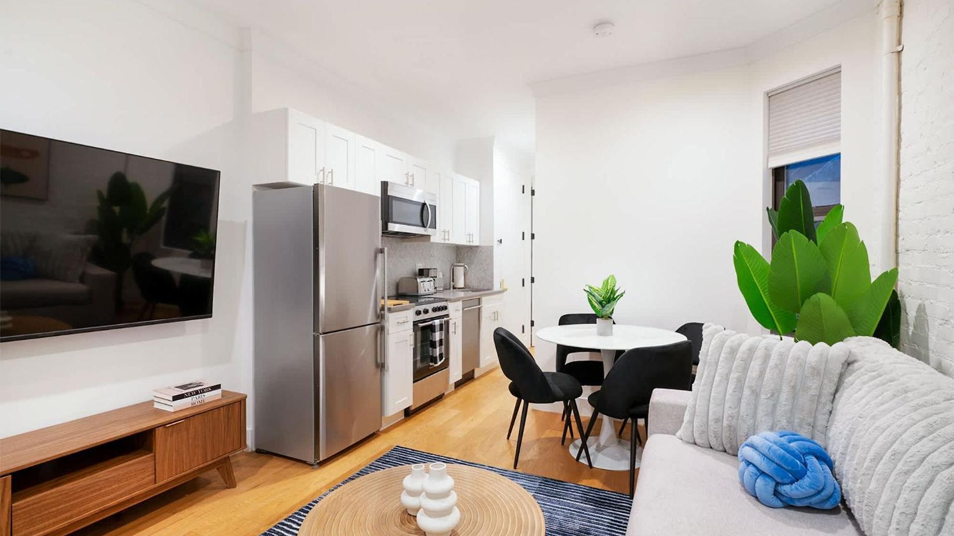 1290-8 New Renovated 2 Bedrooms In Ues Apartment