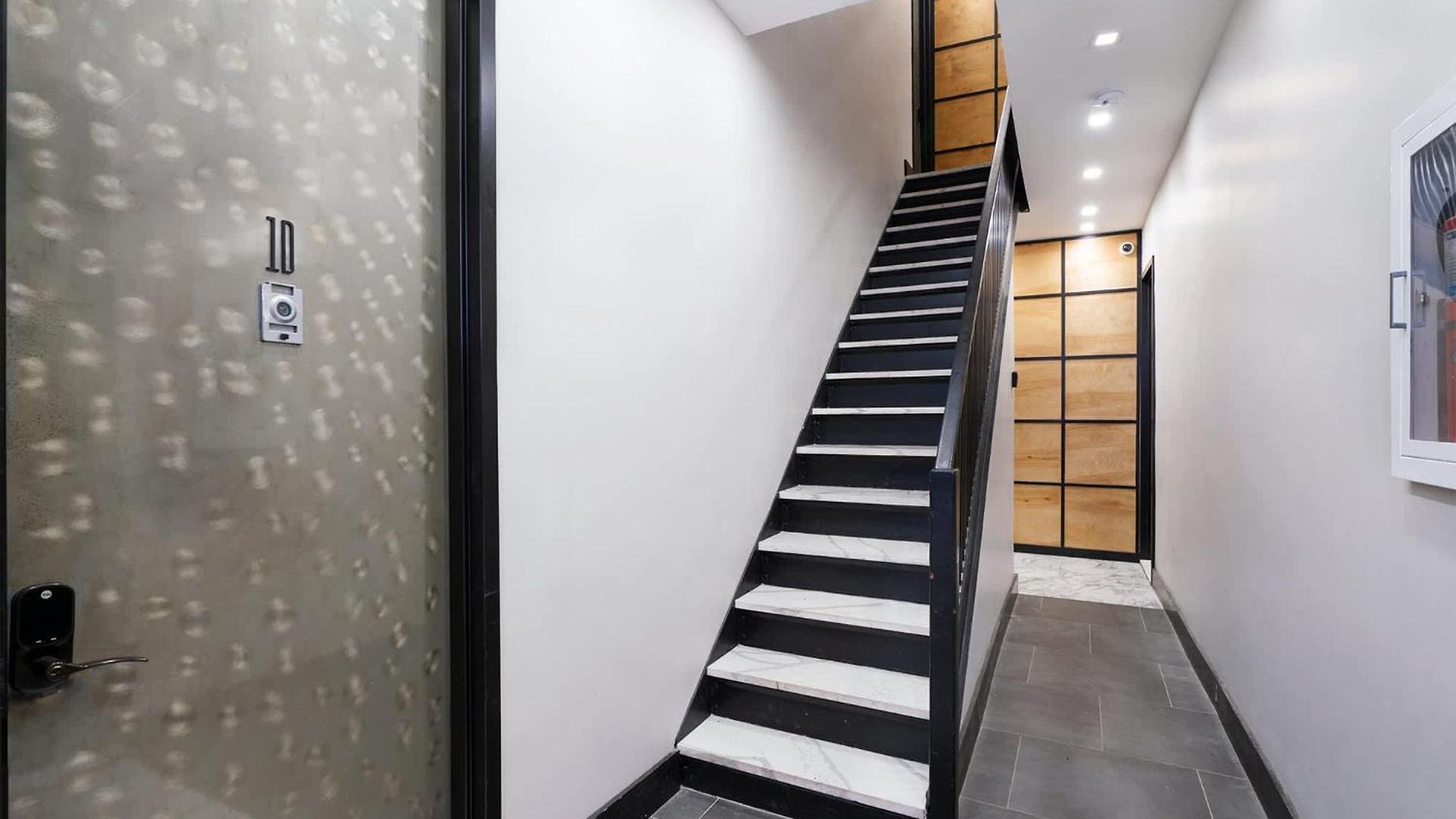 78-4b New Quality 1br W&d In Unit Skylights Apartment *