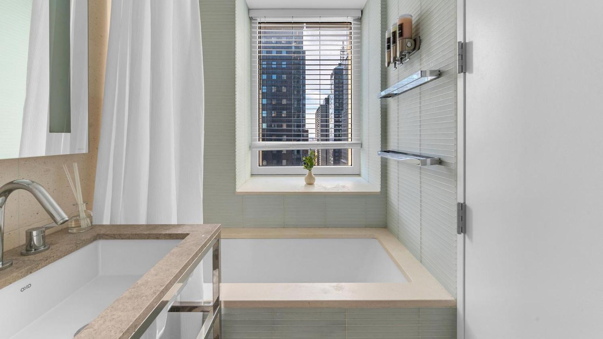 Elegant Midtown Retreat, Views, Steps To Times Square New York