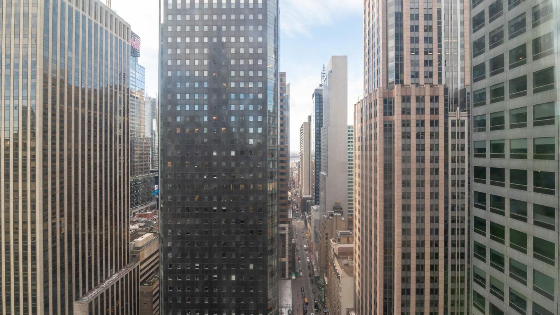 Elegant Midtown Retreat, Views, Steps To Times Square Apartment *