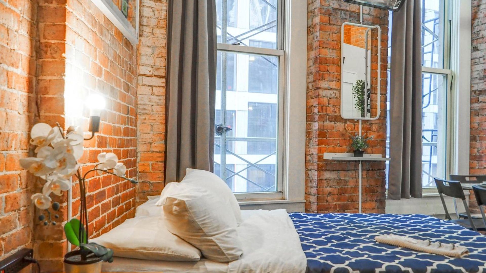 Metropolitan Manhattan Apartment *