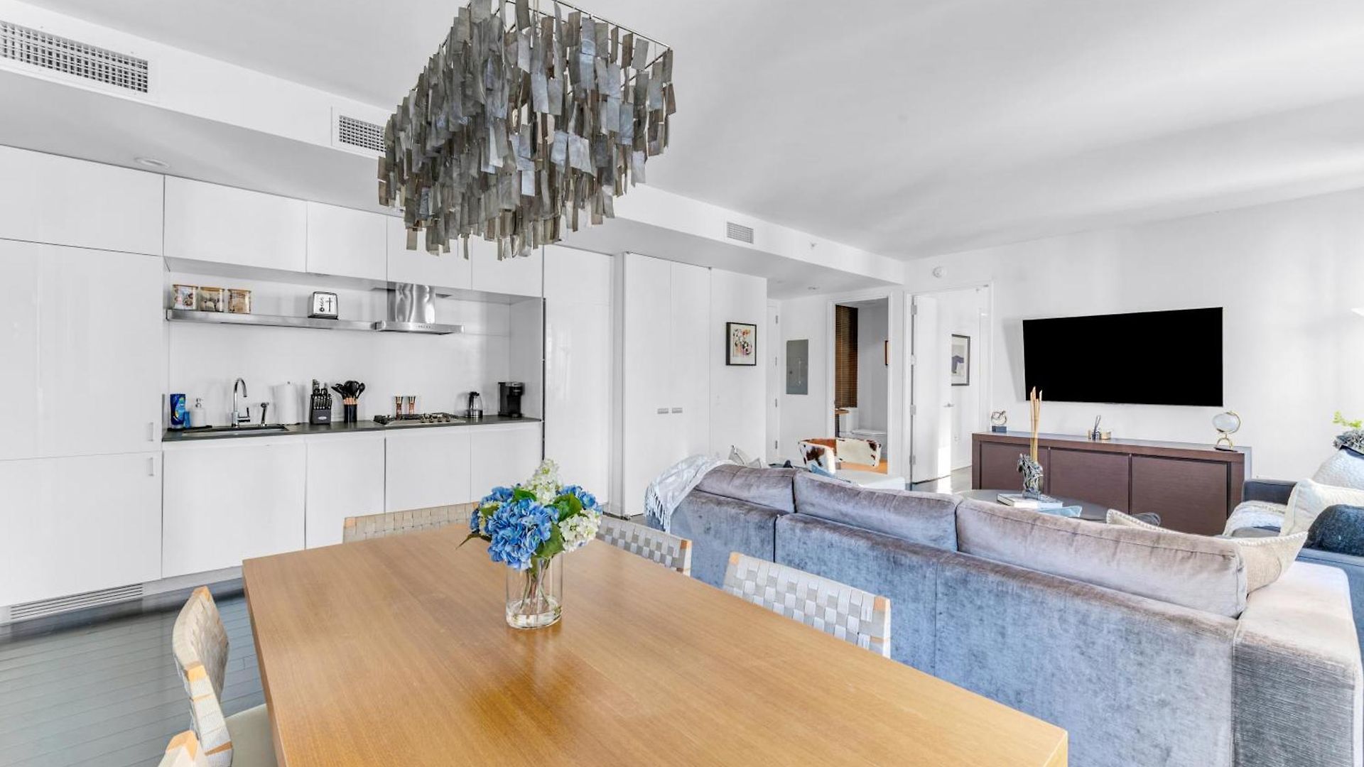 Apartment Elegant Midtown Retreat, Views, Steps To Times Square New York